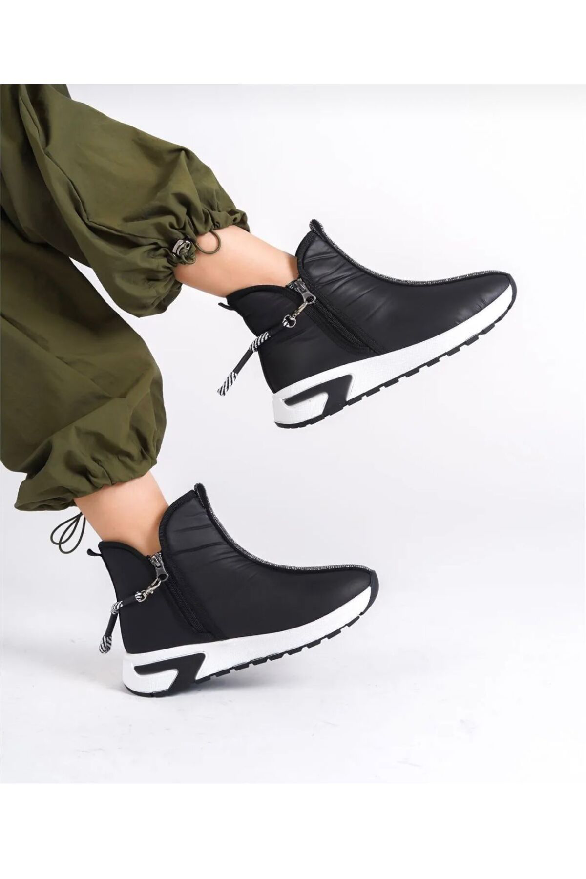Su Geçirmez Paraşüt Kumaş Taşlı Siyah Spor Bot Rs300