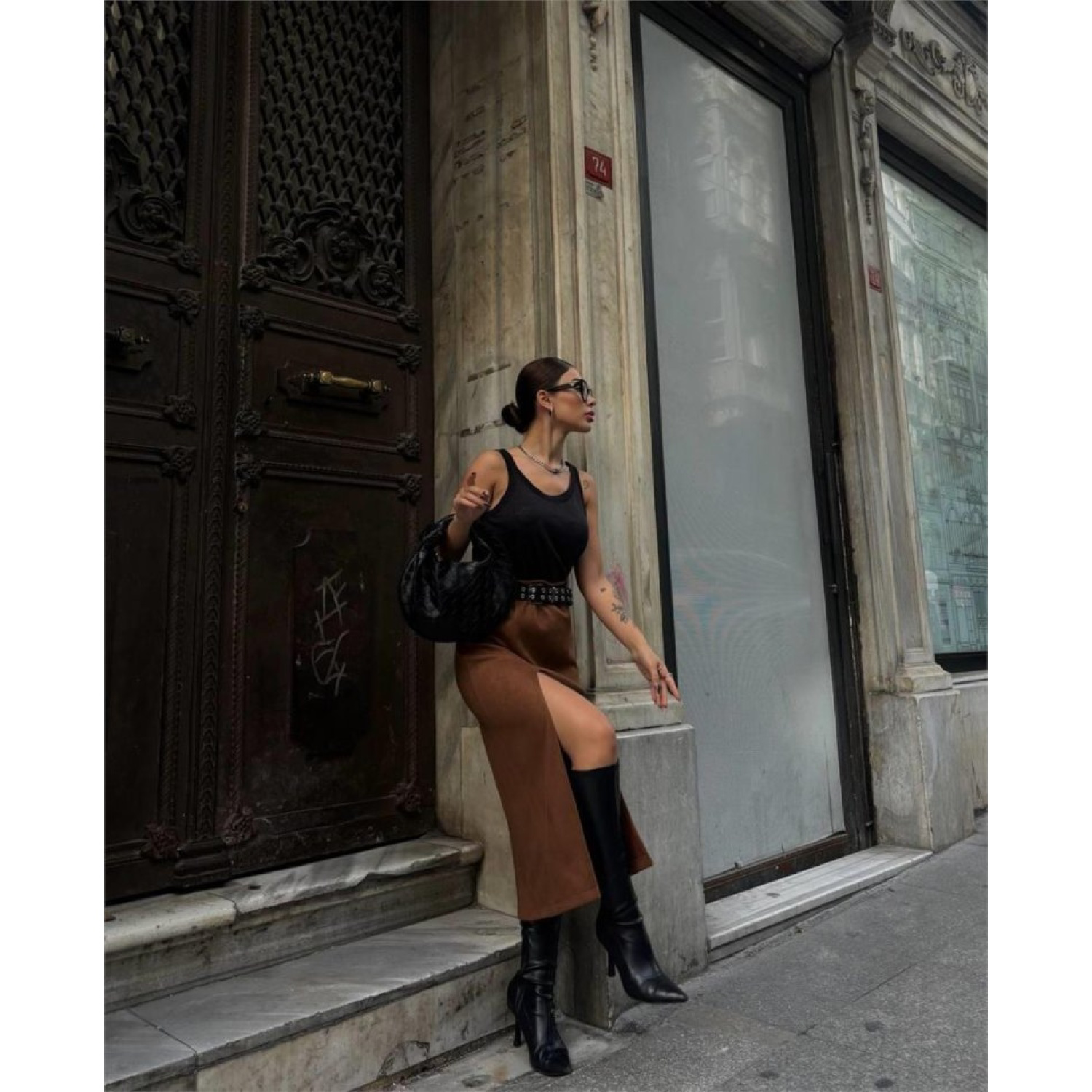 SÜET KALEM ETEK YIRTMAÇ DETAYLI - Kahverengi