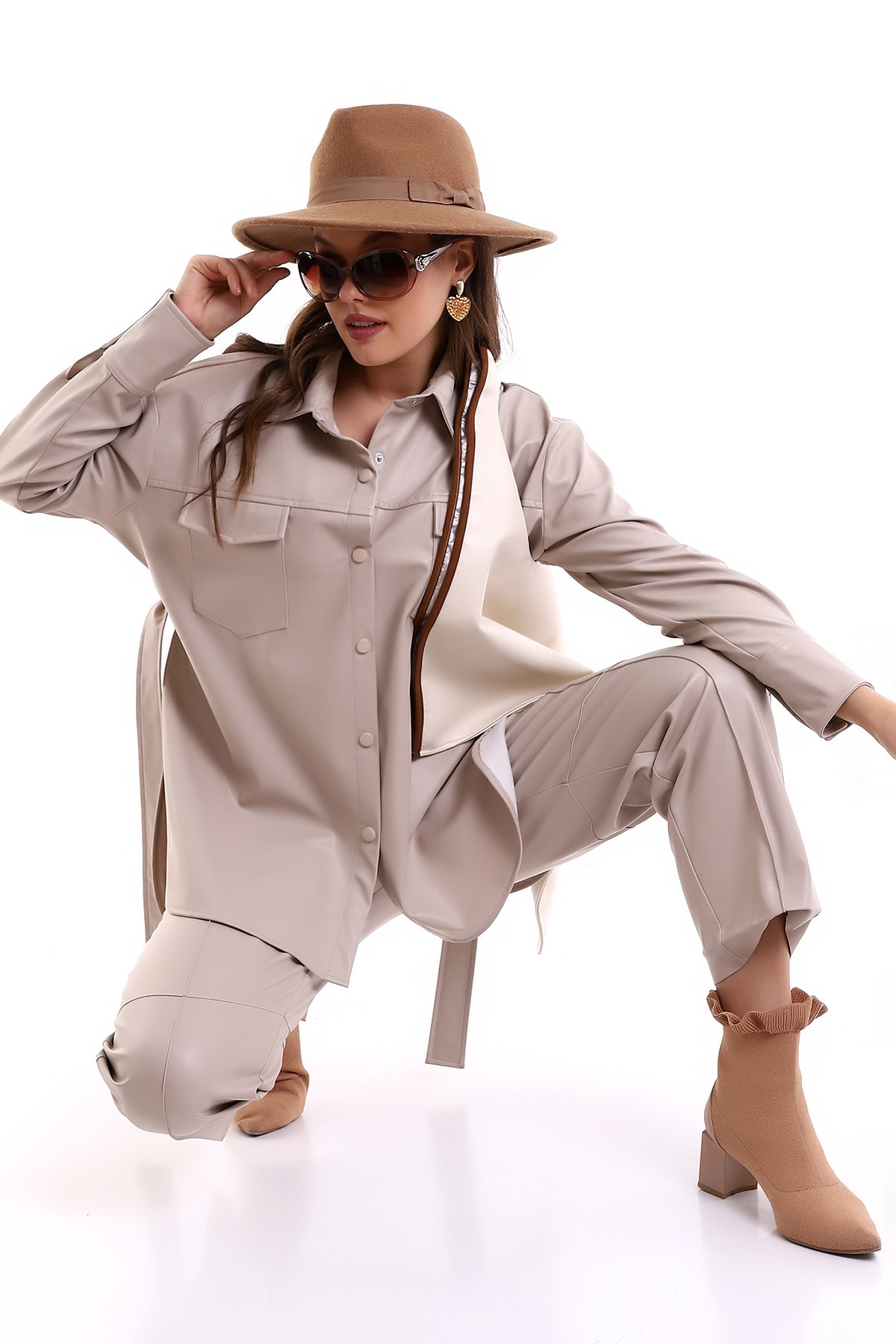 Suni Deri Çift Cepli Kuşaklı Şık Ve Cool Krem Bej Kadın Gömlek