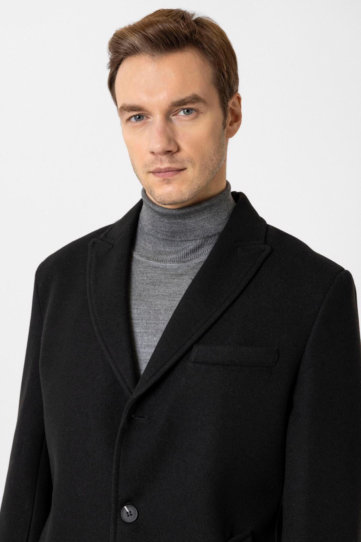 Süvari Süvari Rahat Kalıp Düz Sivri Yaka Siyah Erkek Kaban