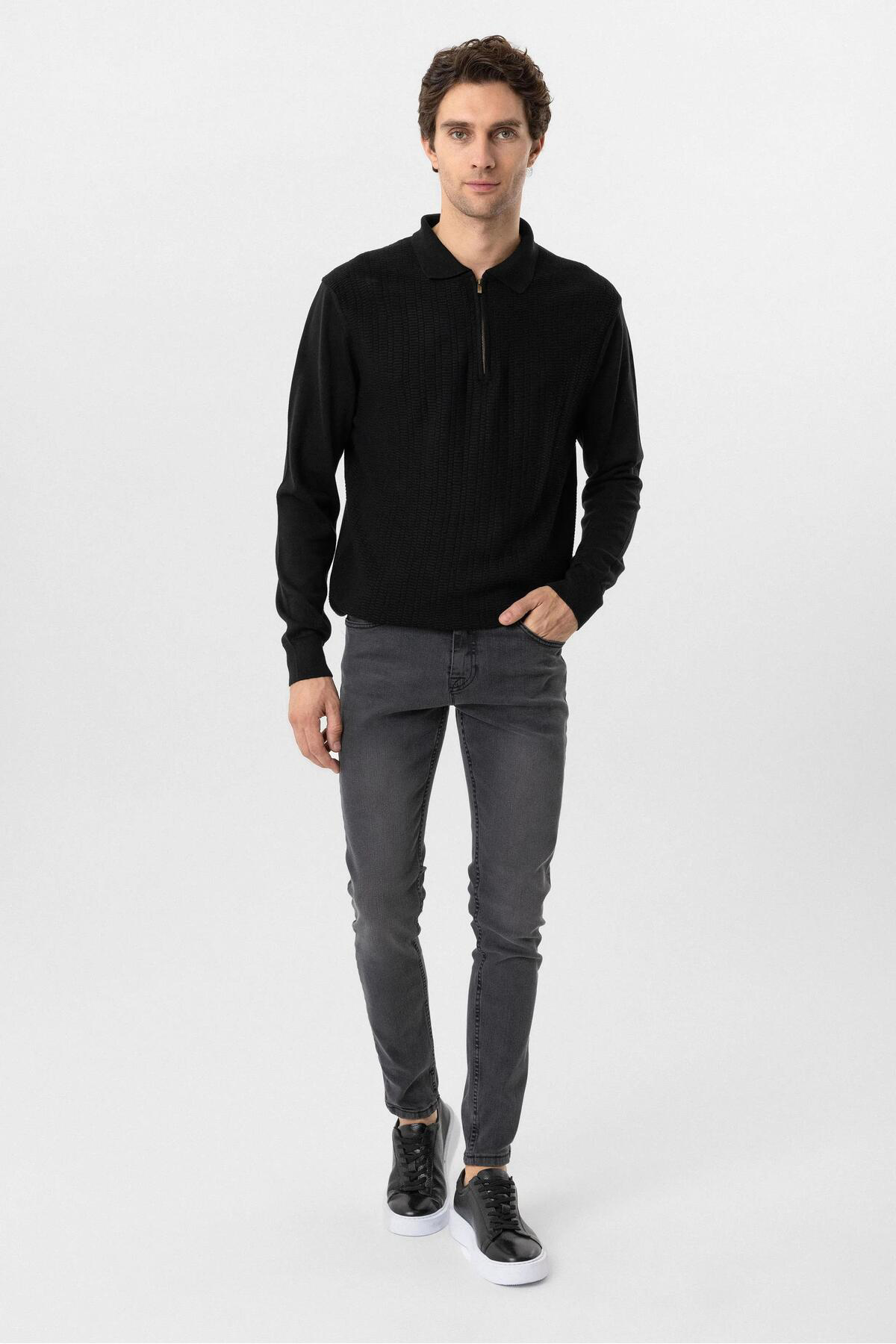 Süvari Süvari Rahat Kalıp Fermuarlı Armür Desenli Siyah Triko Süvari Süvari Rahat Kalıp Fermuarlı Armür Desenli Siyah Triko