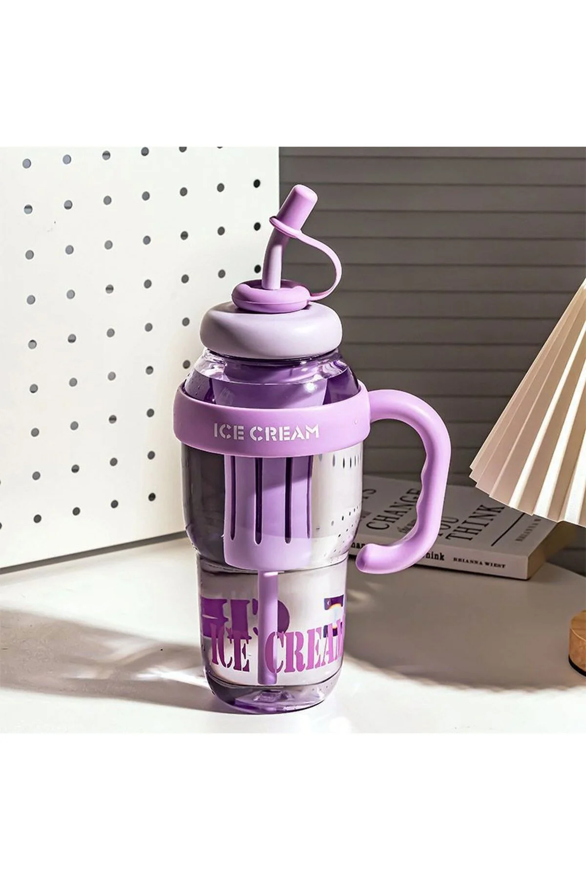 Süzgeç Hazneli Pipetli Suluk 1300 ml – Meyve Aromalı Su Şişesi