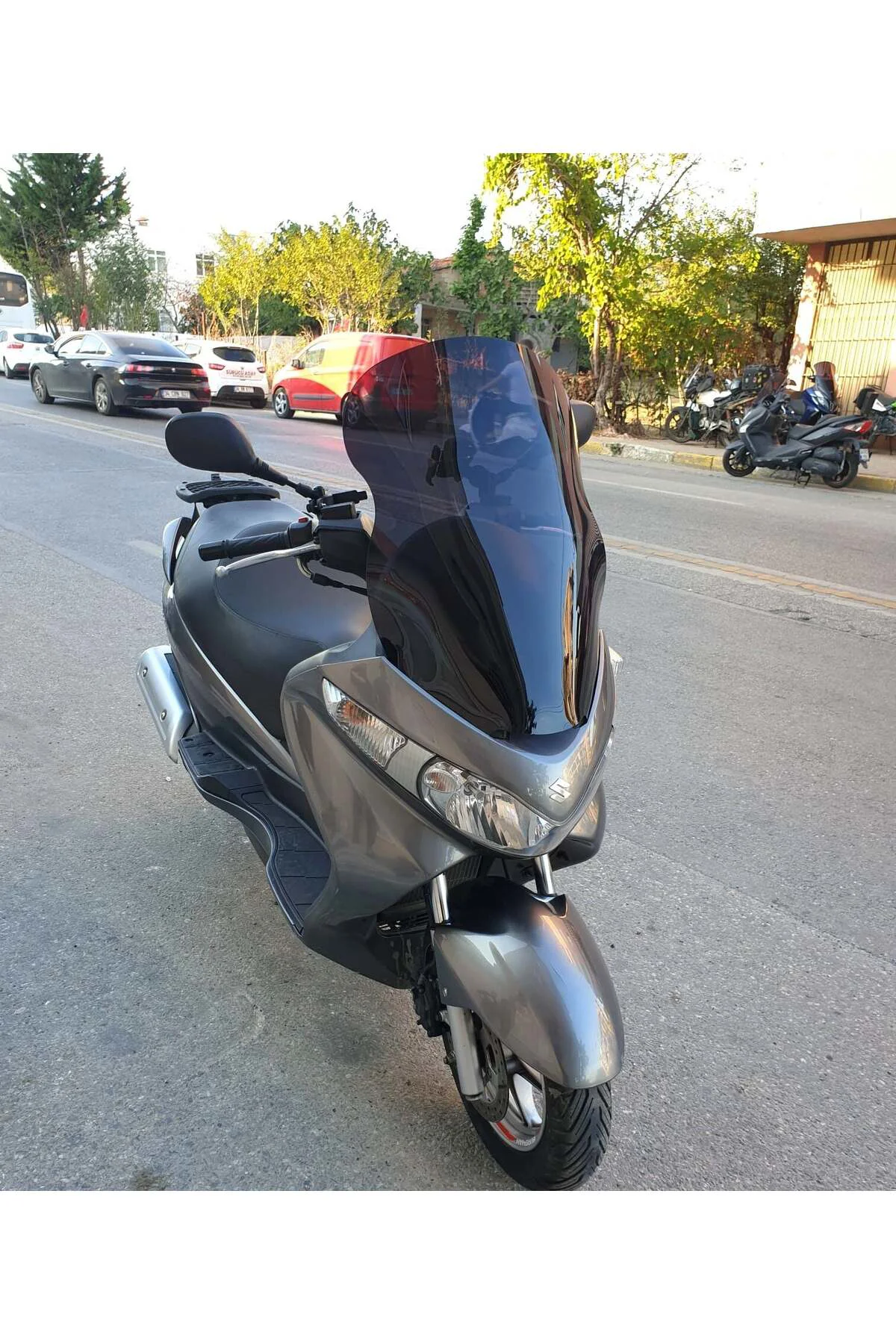 Suzuki Burgman 125 Ön Cam 2006-2013 Model 61cm siyah Renkli 4mm