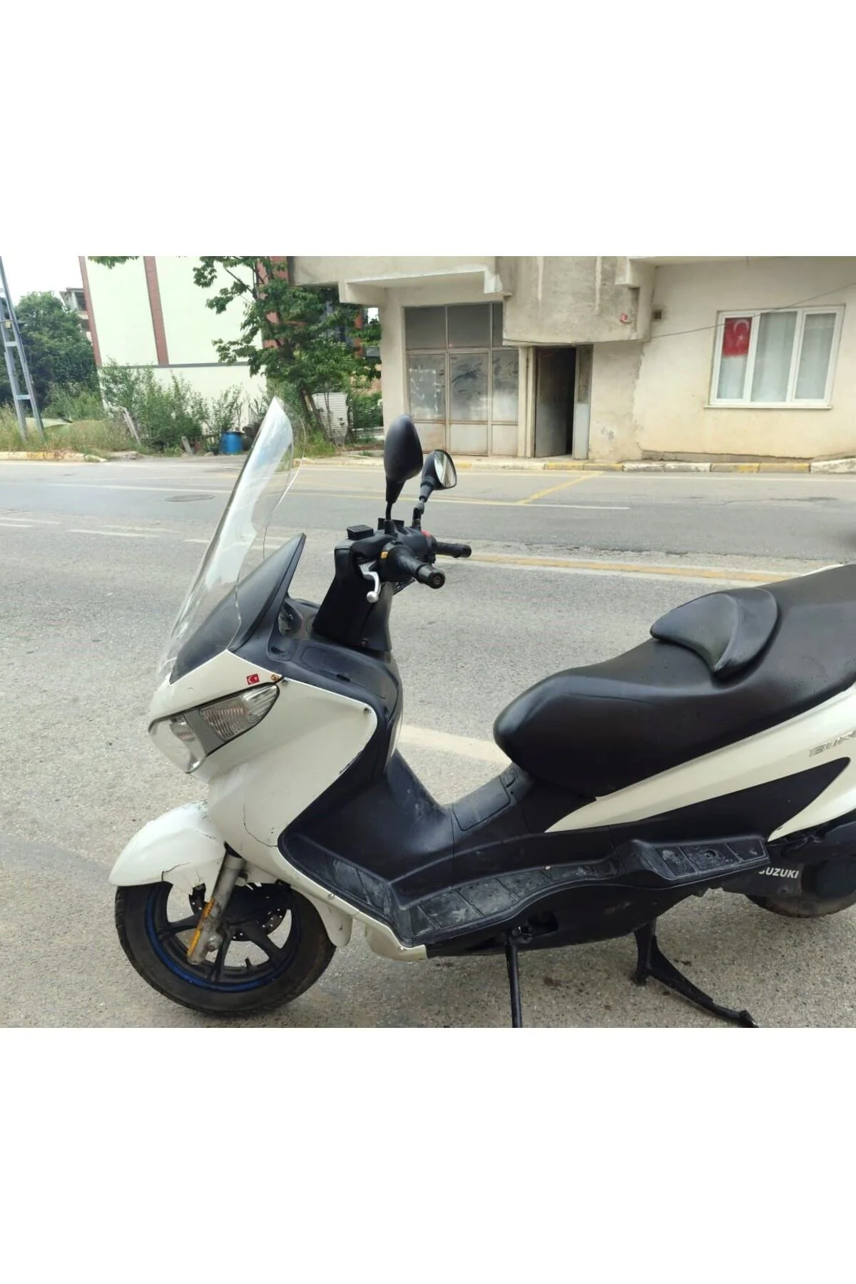 Suzuki Burgman 125 Ön Cam 2006-2013 Model 61cm Şeffaf Renkli 4mm