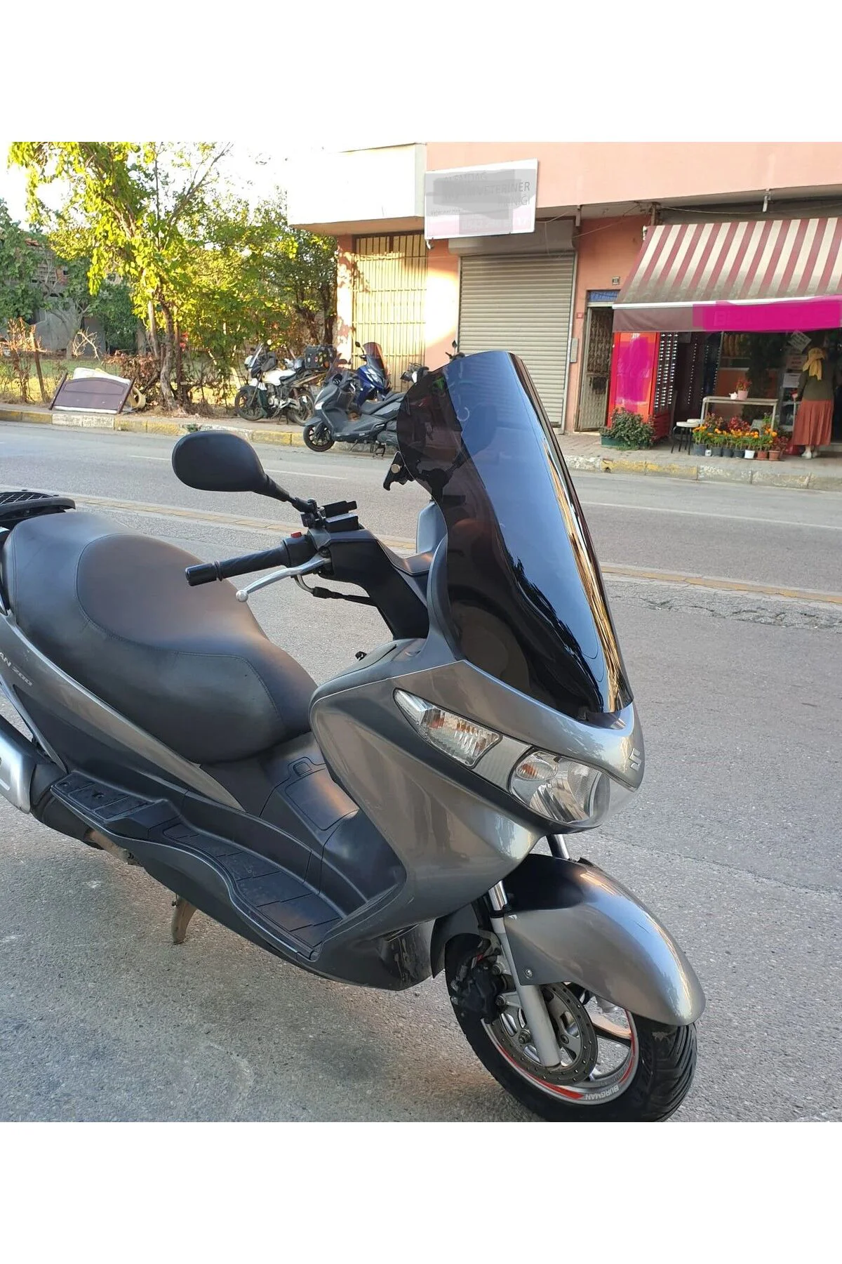 Suzuki Burgman 125 Ön Cam 2006-2013 Model 61cm siyah Renkli 4mm