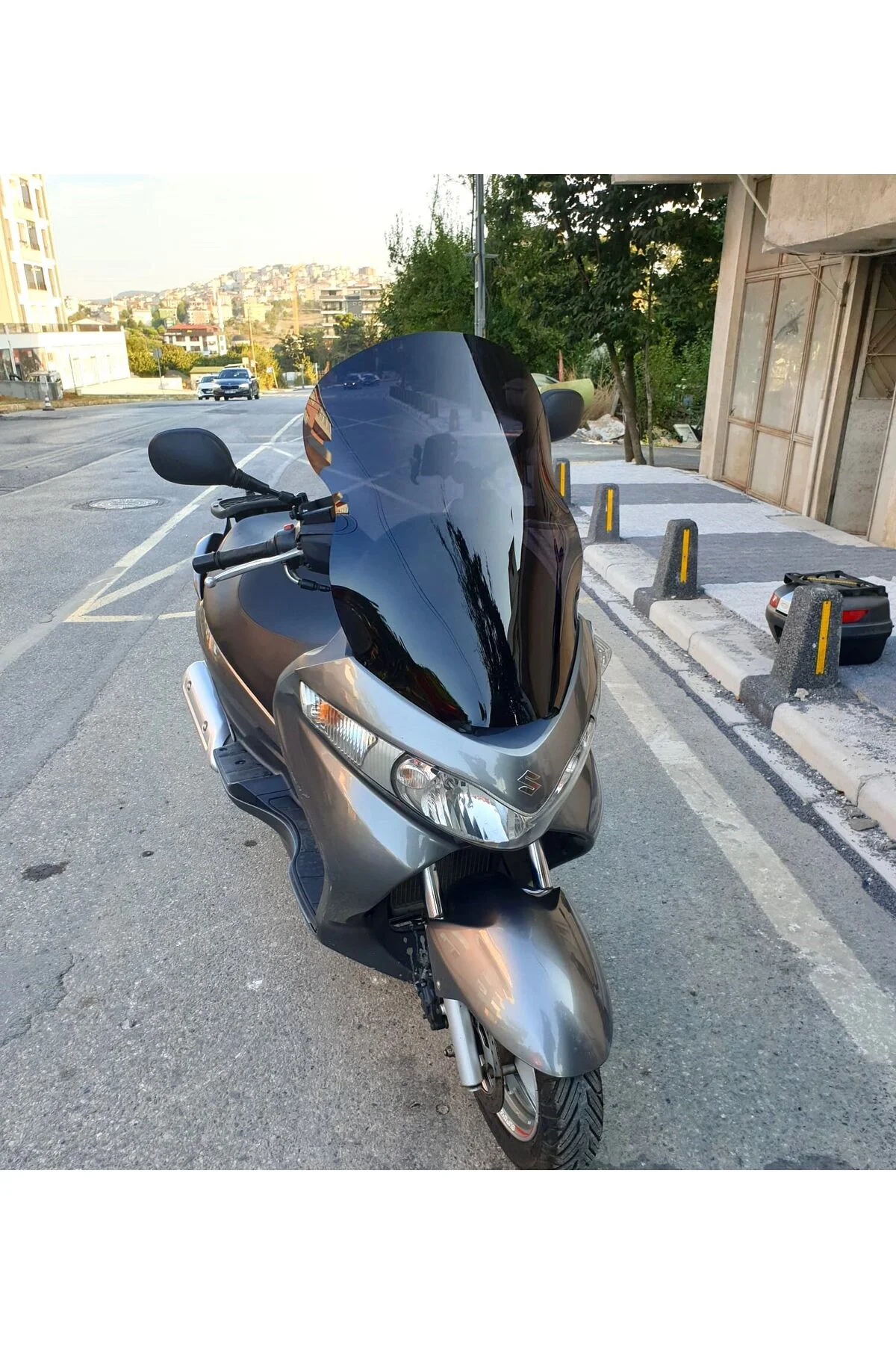 Suzuki Burgman 125 Ön Cam 2006-2013 Model 61cm siyah Renkli 4mm