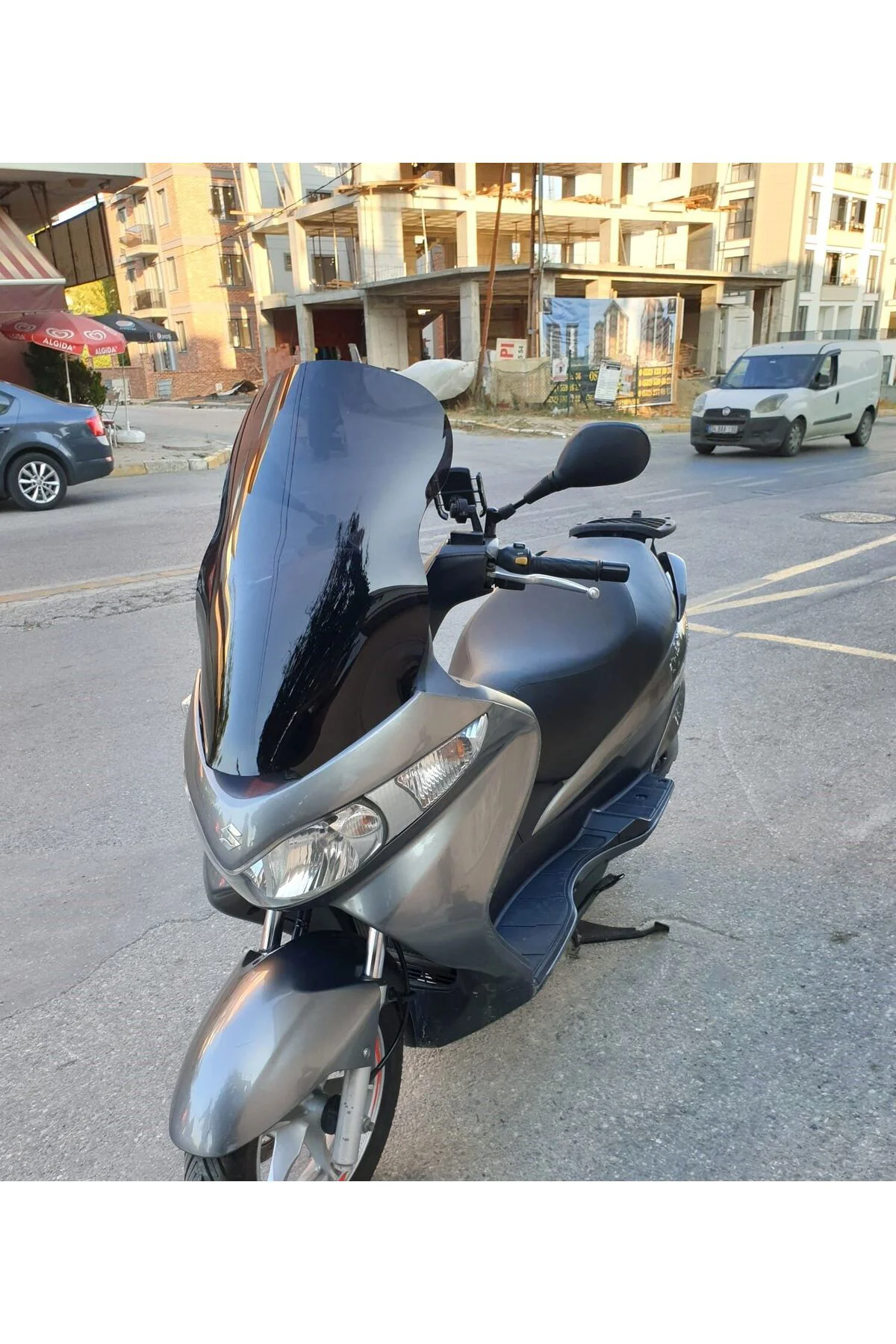 Suzuki Burgman 125 Ön Cam 2006-2013 Model 61cm siyah Renkli 4mm