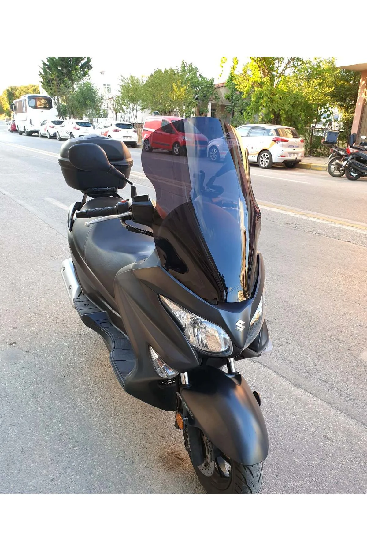 Suzuki Burgman 200 Ön Cam 2006-2013 Model 61cm siyah Renkli 4mm