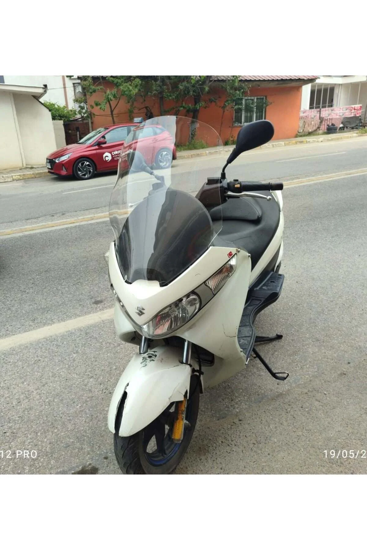Suzuki Burgman 200 Ön Cam 2006-2013 Model 61cm Şeffaf Renkli 4mm