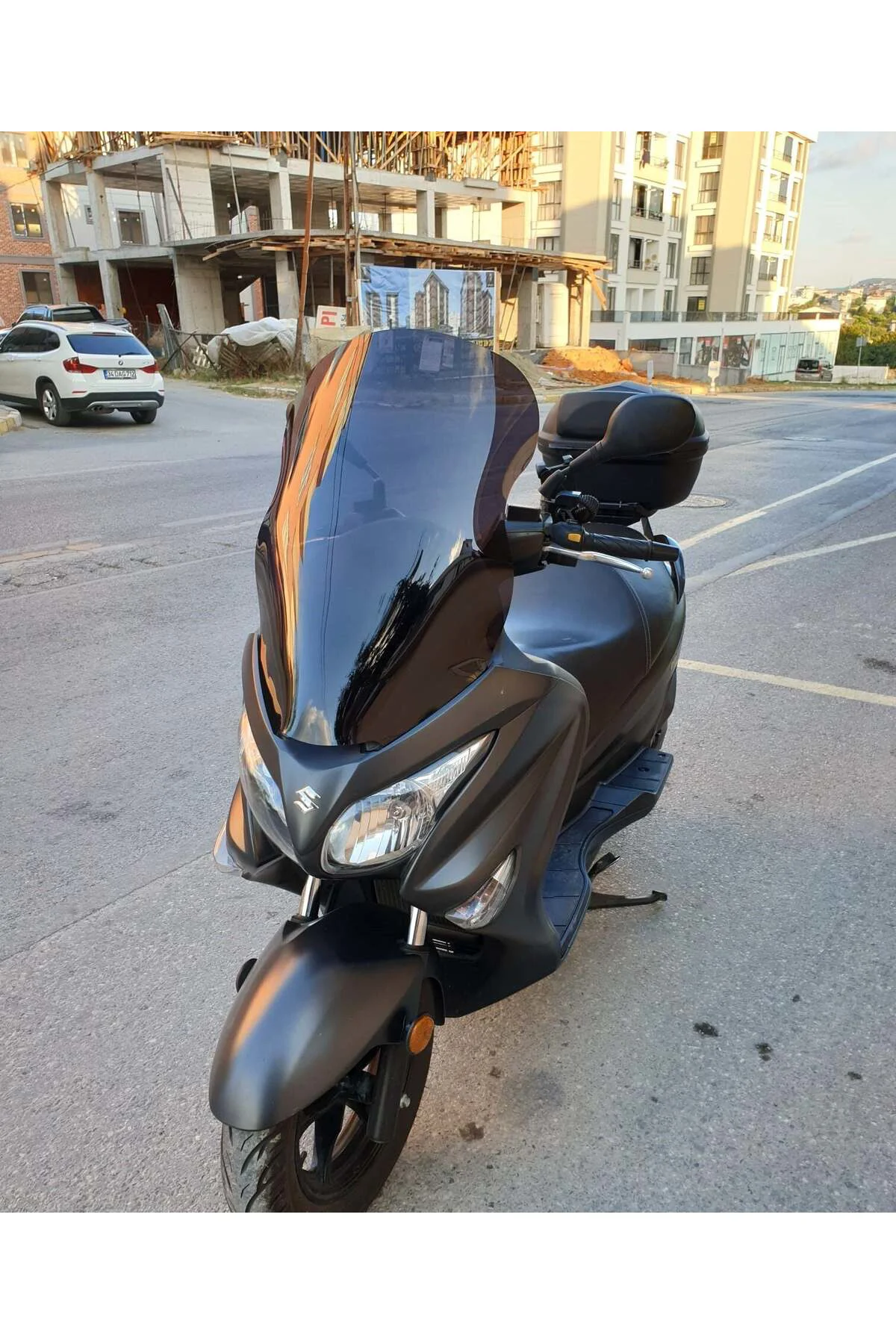 Suzuki Burgman 200 Ön Cam 2006-2013 Model 61cm siyah Renkli 4mm