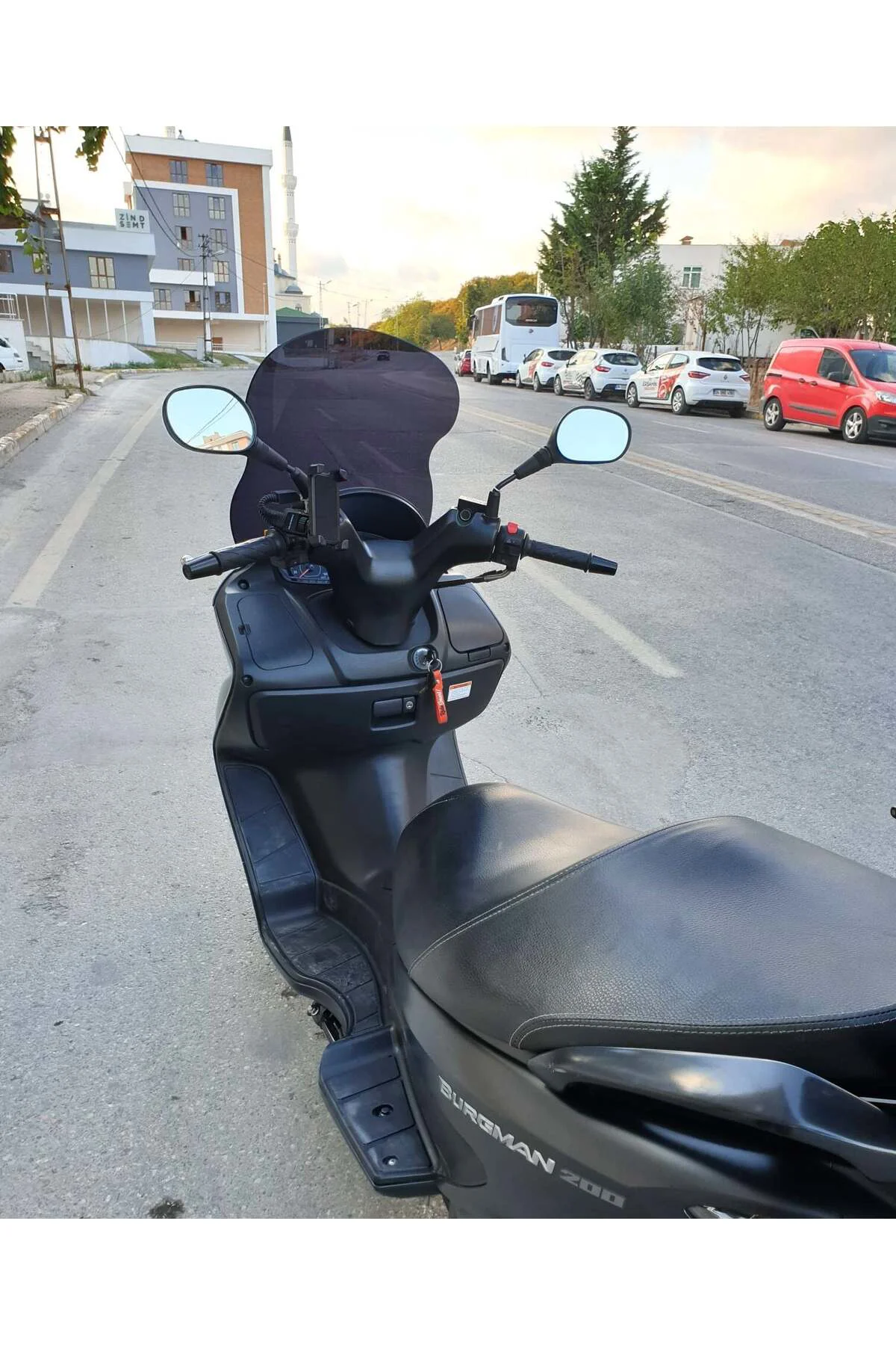 Suzuki Burgman 200 Ön Cam 2006-2013 Model 61cm siyah Renkli 4mm