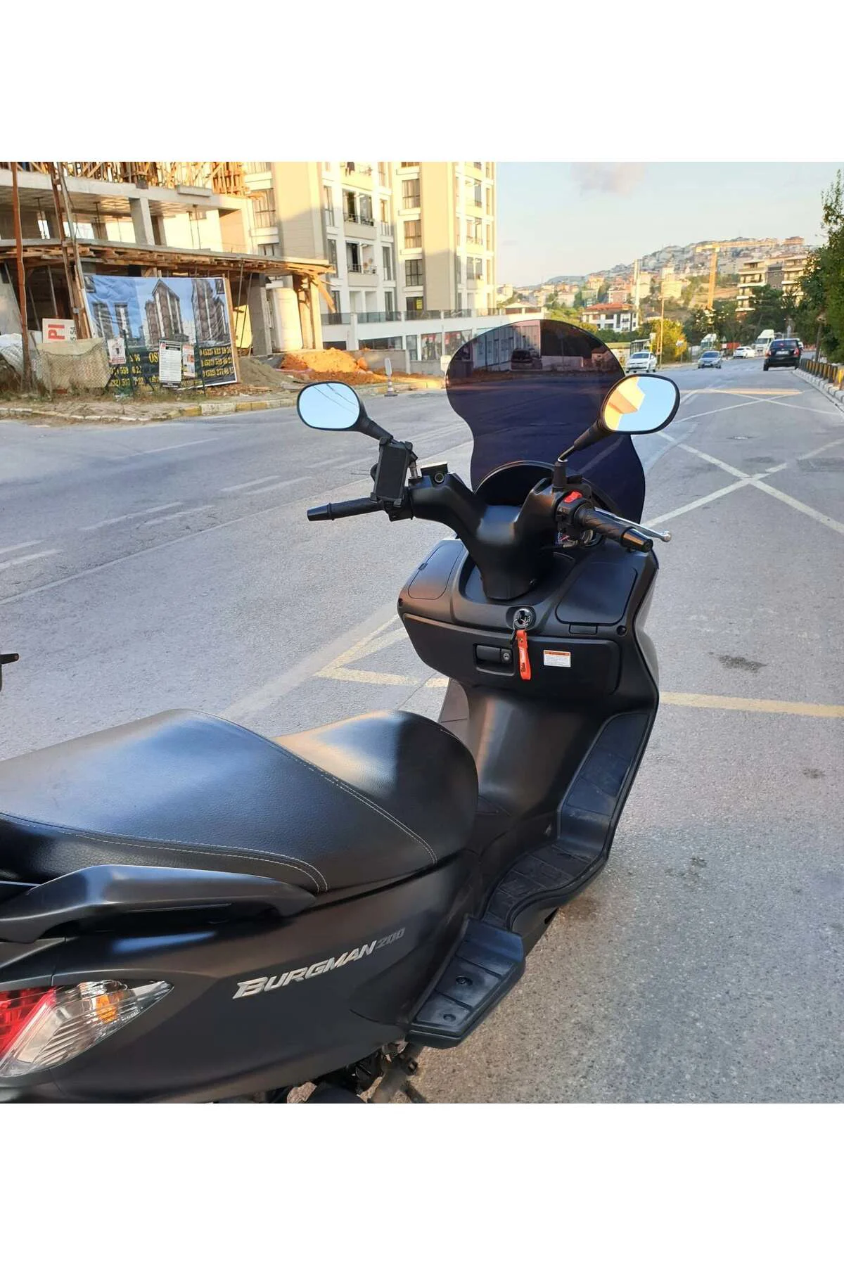 Suzuki Burgman 200 Ön Cam 2006-2013 Model 61cm siyah Renkli 4mm
