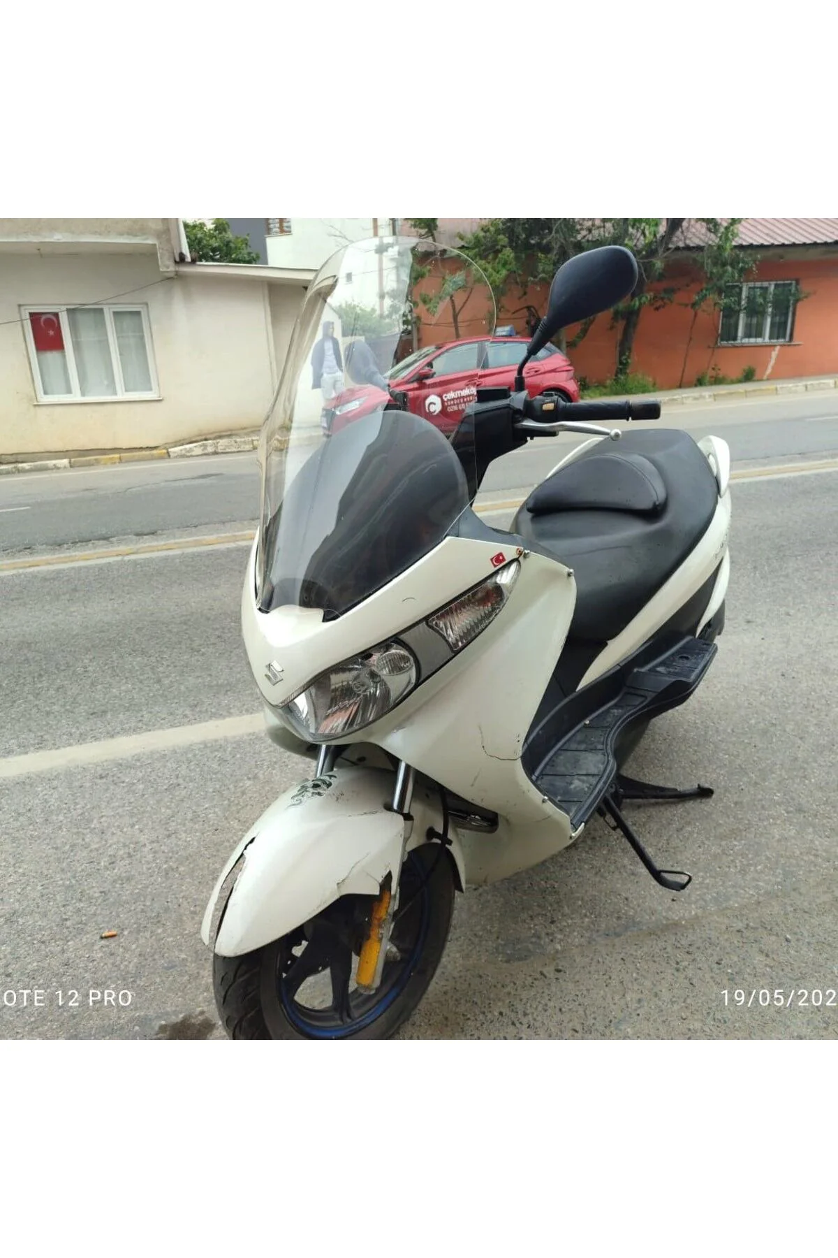 Suzuki Burgman 200 Ön Cam 2006-2013 Model 61cm Şeffaf Renkli 4mm