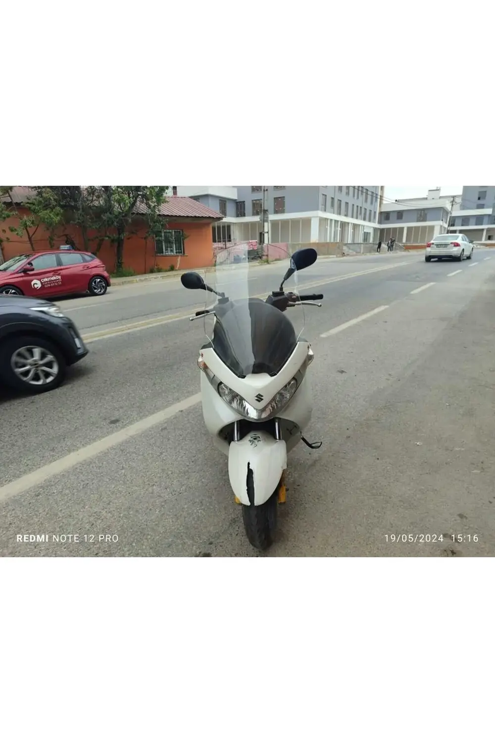 Suzuki Burgman 200 Ön Cam 2006-2013 Model 61cm Şeffaf Renkli 4mm