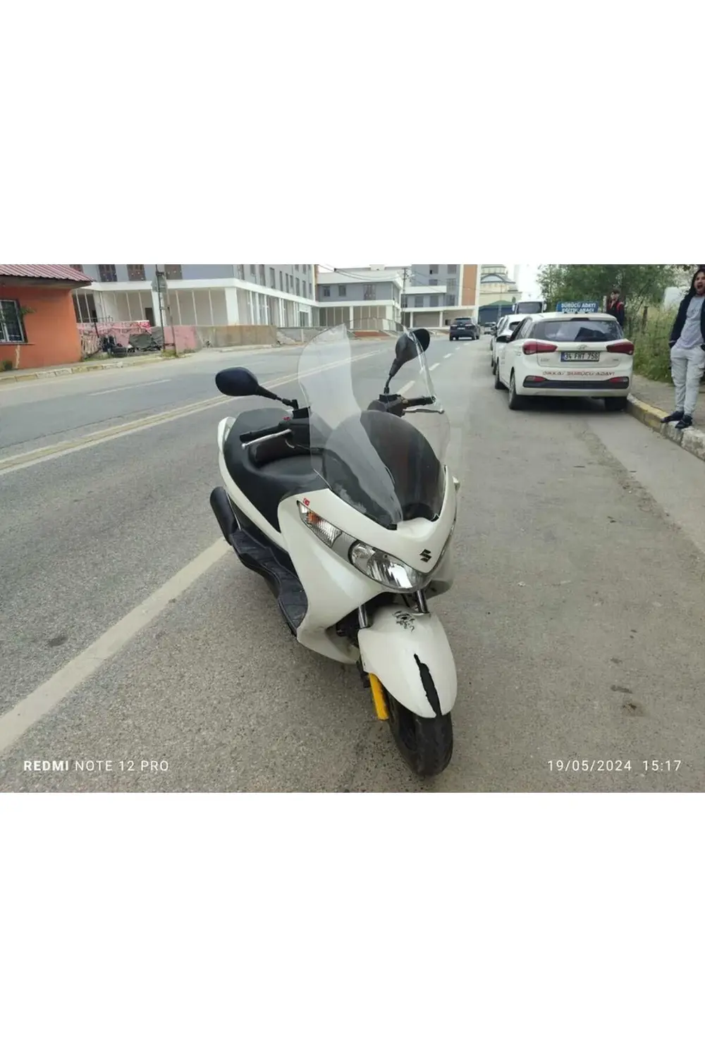 Suzuki Burgman 200 Ön Cam 2006-2013 Model 61cm Şeffaf Renkli 4mm