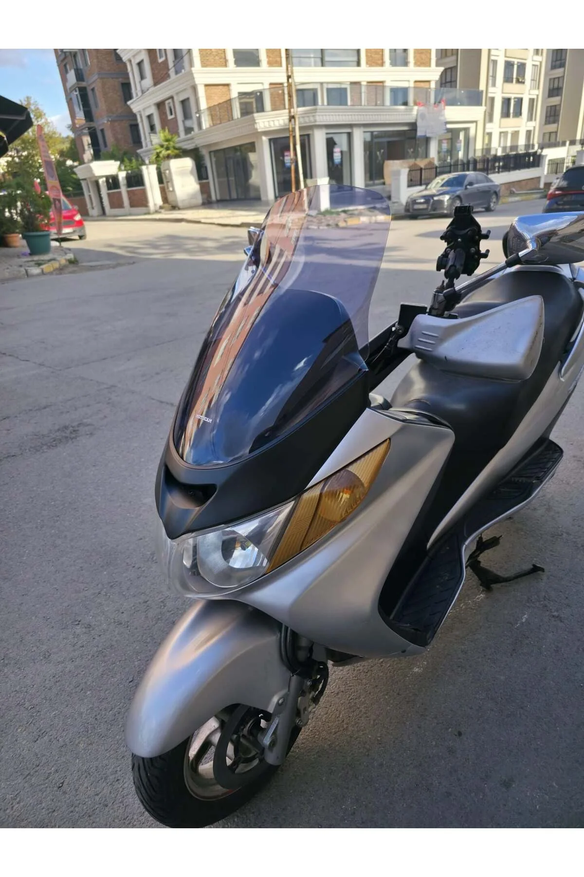 Suzuki Burgman 400 Ön Cam 1999-2006 Model 64cm Füme Renkli 4mm Suzuki Burgman 400 Ön Cam 1999-2006 Model 64cm Füme Renkli 4mm - Görsel 3