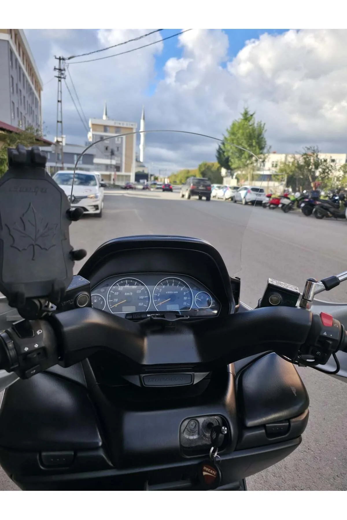 Suzuki Burgman 400 Ön Cam 1999-2006 Model 64cm Şeffaf Renkli 4mm - Görsel 4