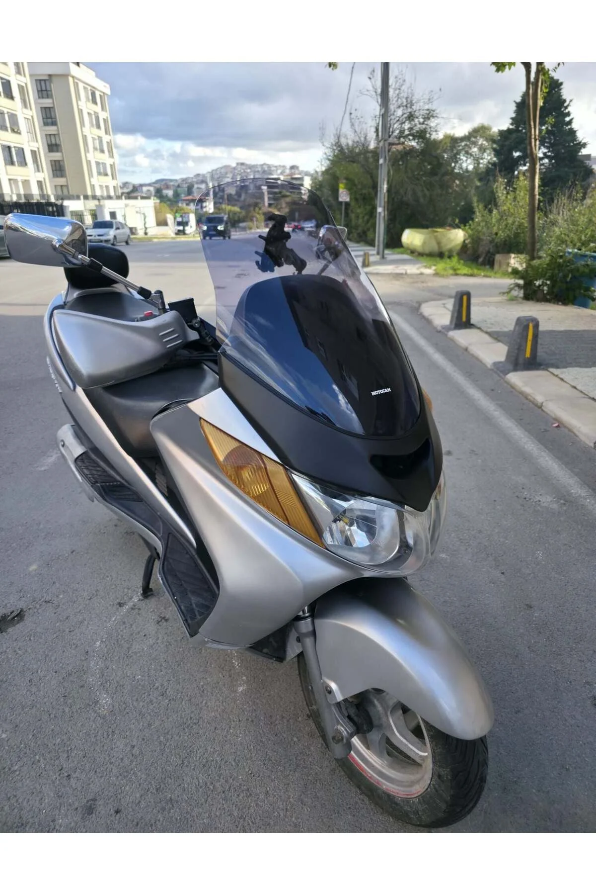 Suzuki Burgman 400 Ön Cam 1999-2006 Model 64cm Füme Renkli 4mm Suzuki Burgman 400 Ön Cam 1999-2006 Model 64cm Füme Renkli 4mm - Görsel 6