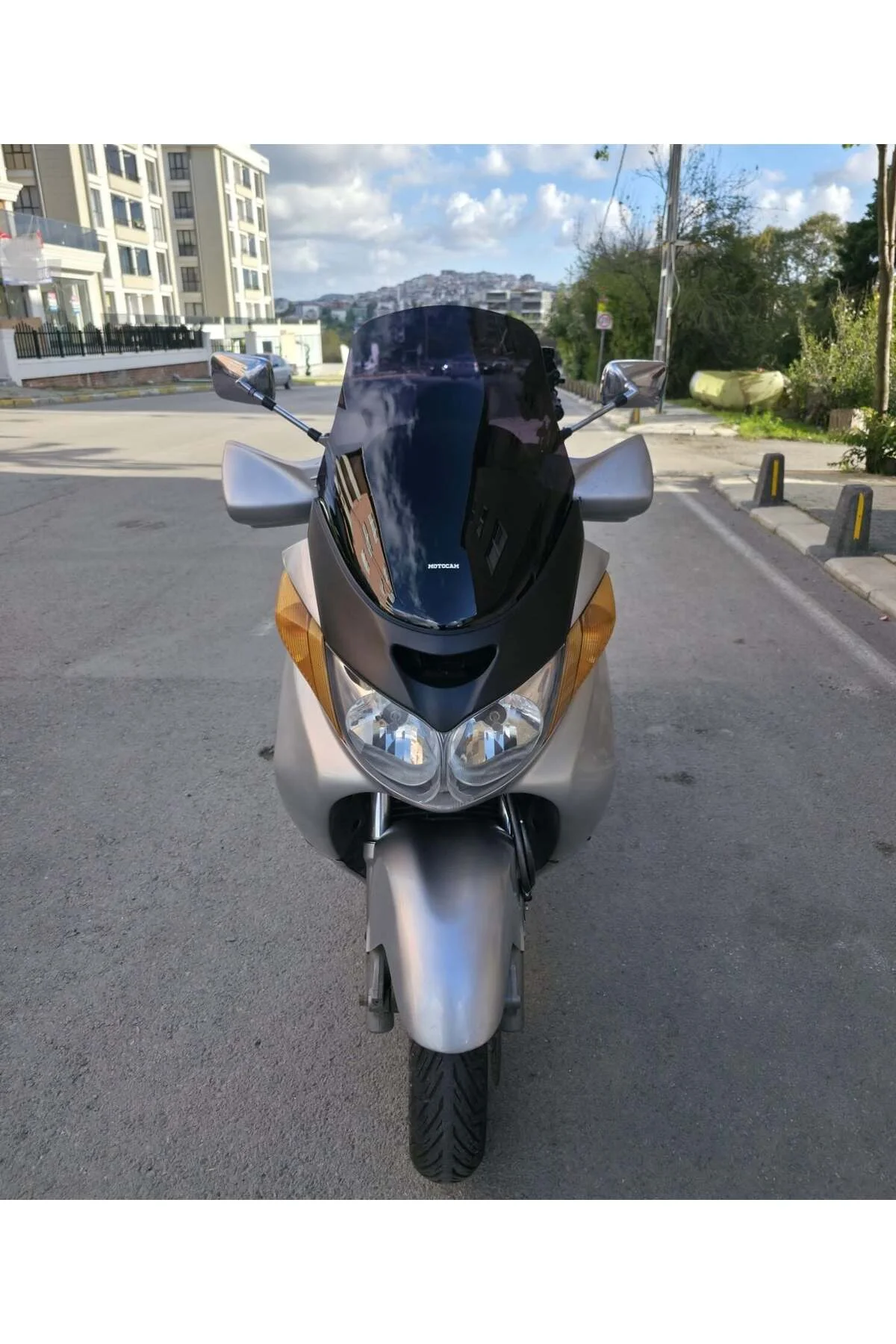 Suzuki Burgman 400 Ön Cam 1999-2006 Model 64cm Siyah Renkli 4mm Suzuki Burgman 400 Ön Cam 1999-2006 Model 64cm Siyah Renkli 4mm - Görsel 5