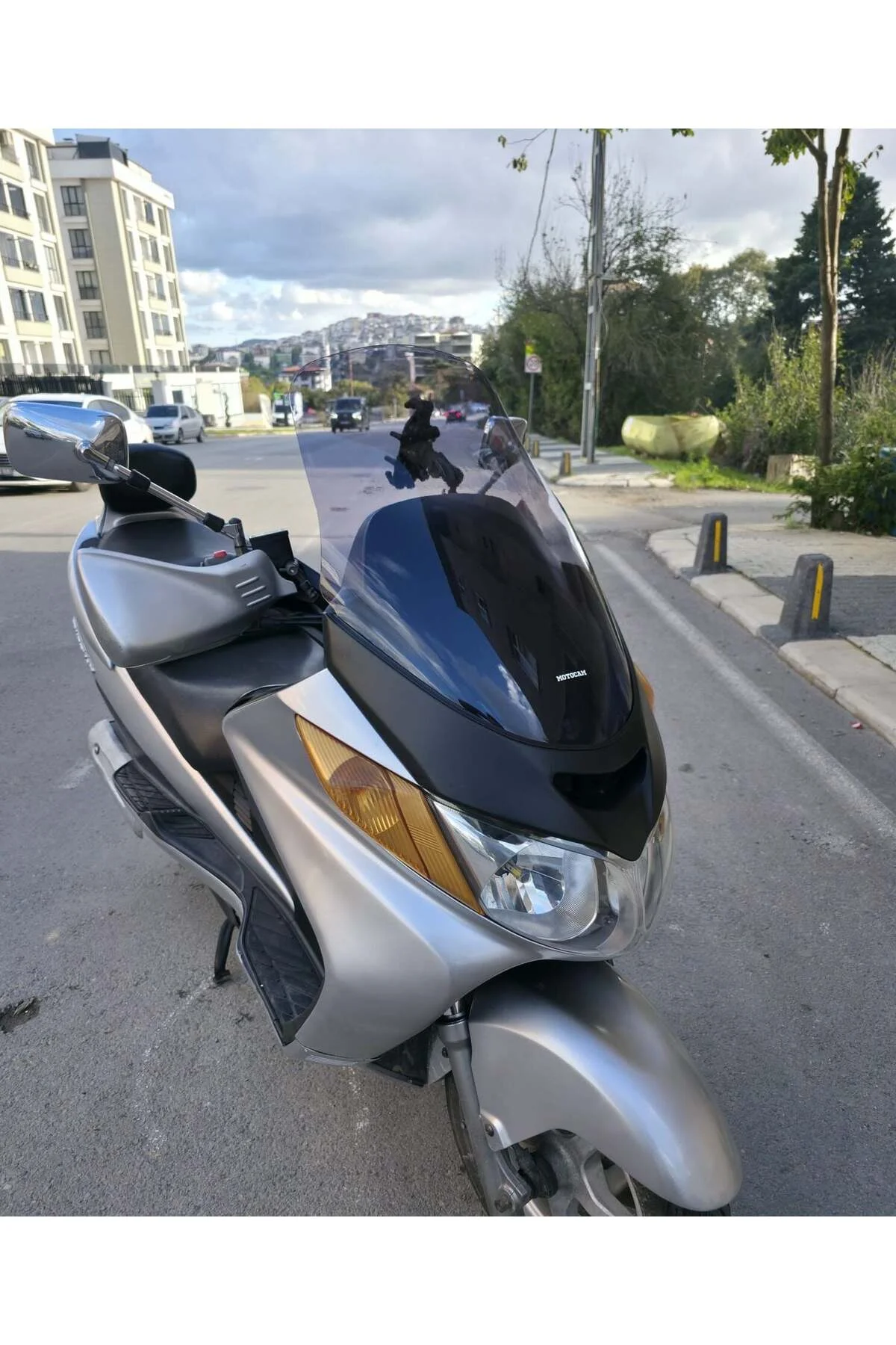 Suzuki Burgman 400 Ön Cam 1999-2006 Model 64cm Füme Renkli 4mm Suzuki Burgman 400 Ön Cam 1999-2006 Model 64cm Füme Renkli 4mm - Görsel 2