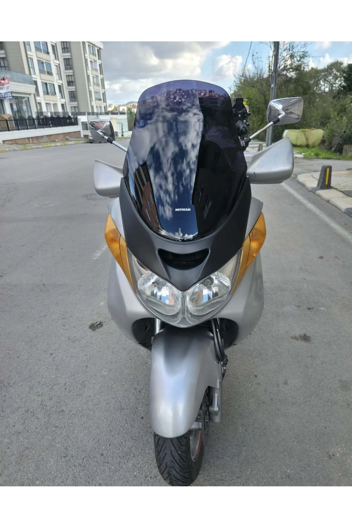Suzuki Burgman 400 Ön Cam 1999-2006 Model 64cm Siyah Renkli 4mm Suzuki Burgman 400 Ön Cam 1999-2006 Model 64cm Siyah Renkli 4mm - Görsel 7