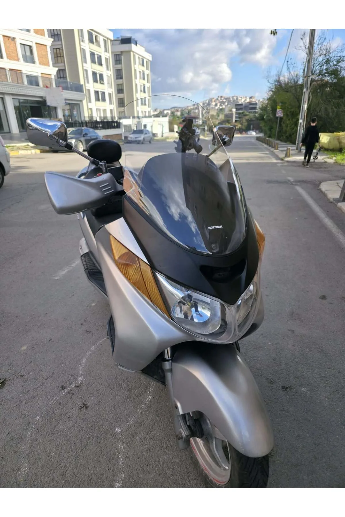 Suzuki Burgman 400 Ön Cam 1999-2006 Model 64cm Şeffaf Renkli 4mm - Görsel 2