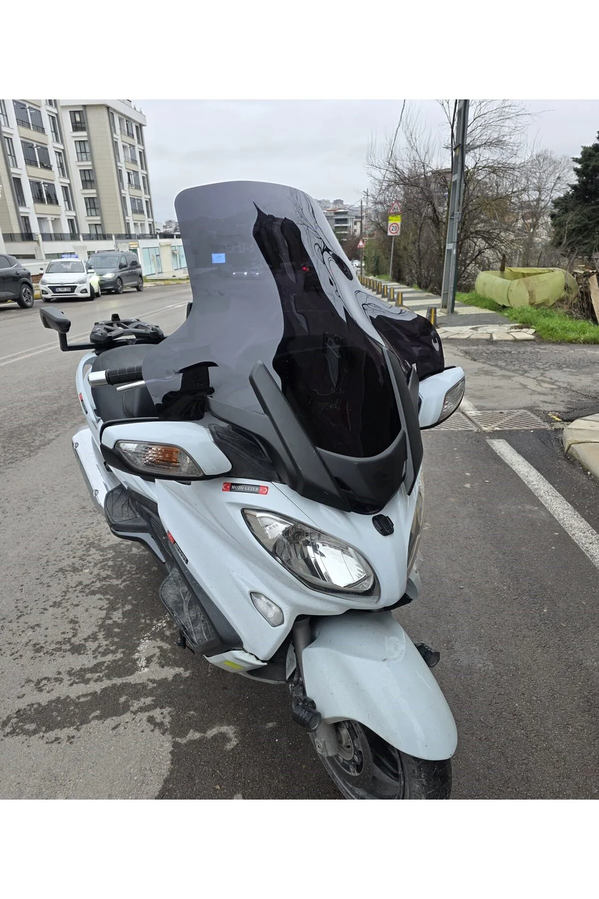 Suzuki Burgman 650 Ön Cam 2013-2018 Model 76cm Siyah Renkli 4mm Y