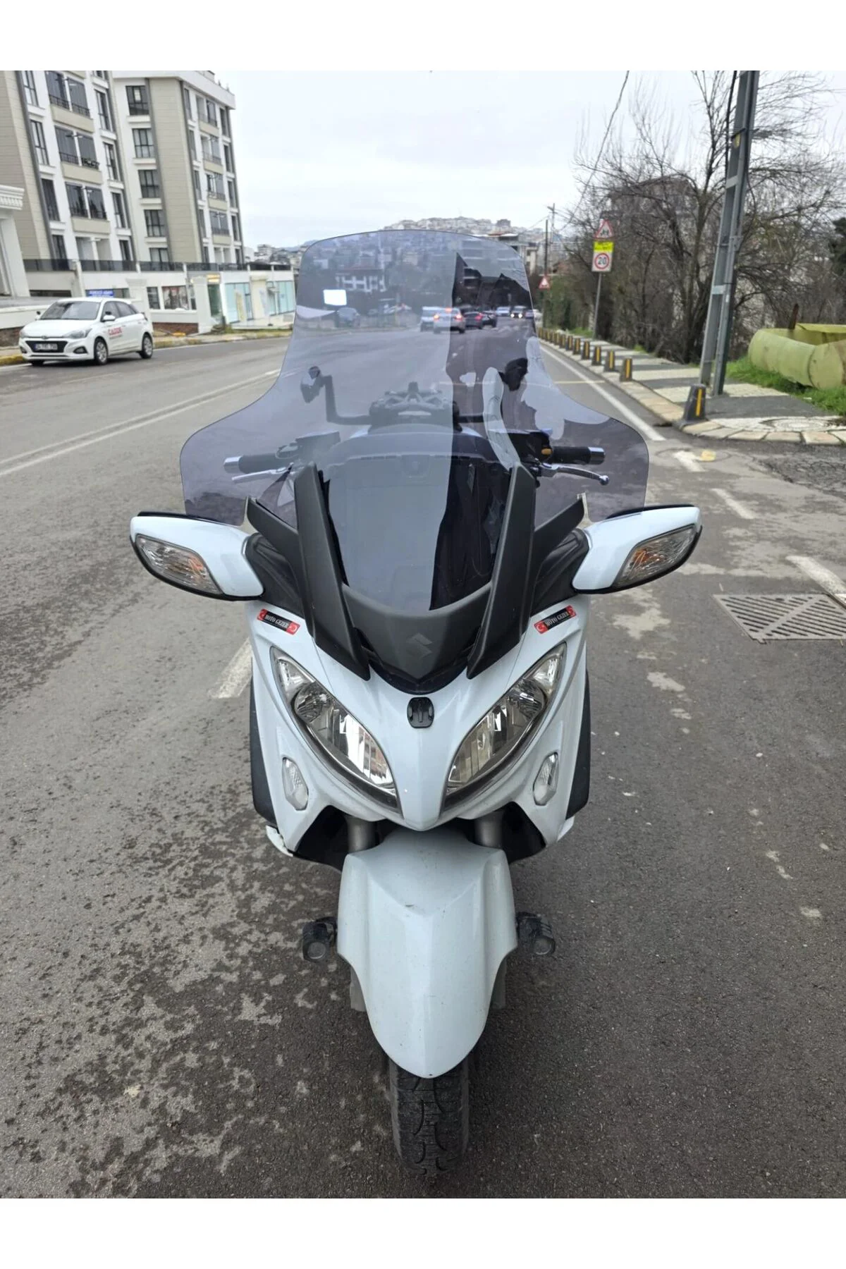 Suzuki Burgman 650 Ön Cam 2013-2018 Model 76cm Füme Renkli 4mm