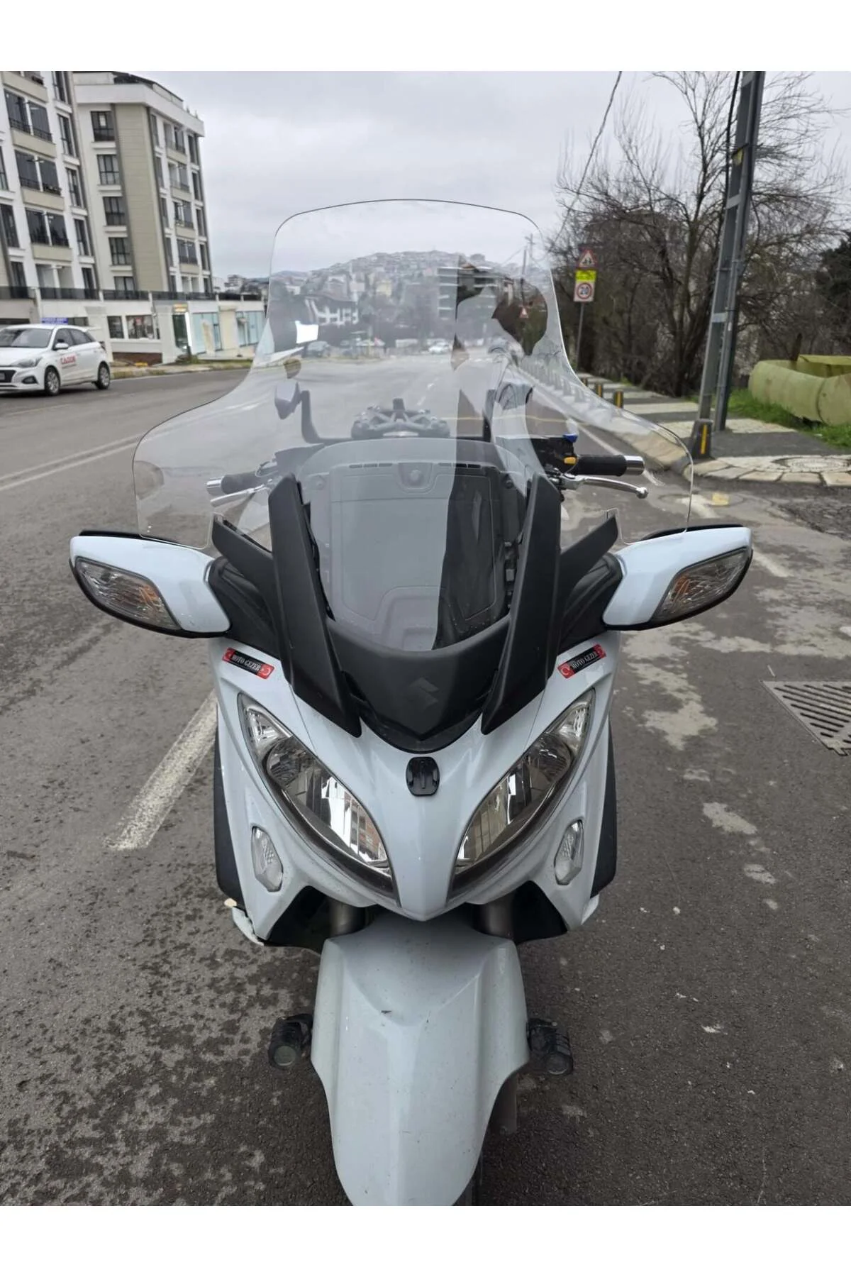 Suzuki Burgman 650 Ön Cam 2013-2018 Model 76cm Şeffaf Renkli 4mm