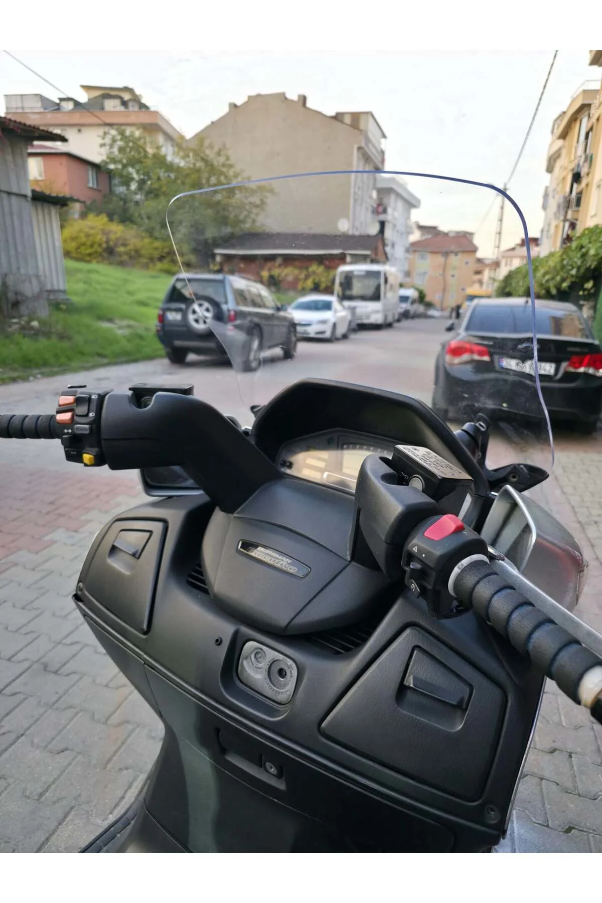 Suzuki Burgman 650 Ön Cam 2001-2004 Model 60cm Şeffaf Renkli 4mm