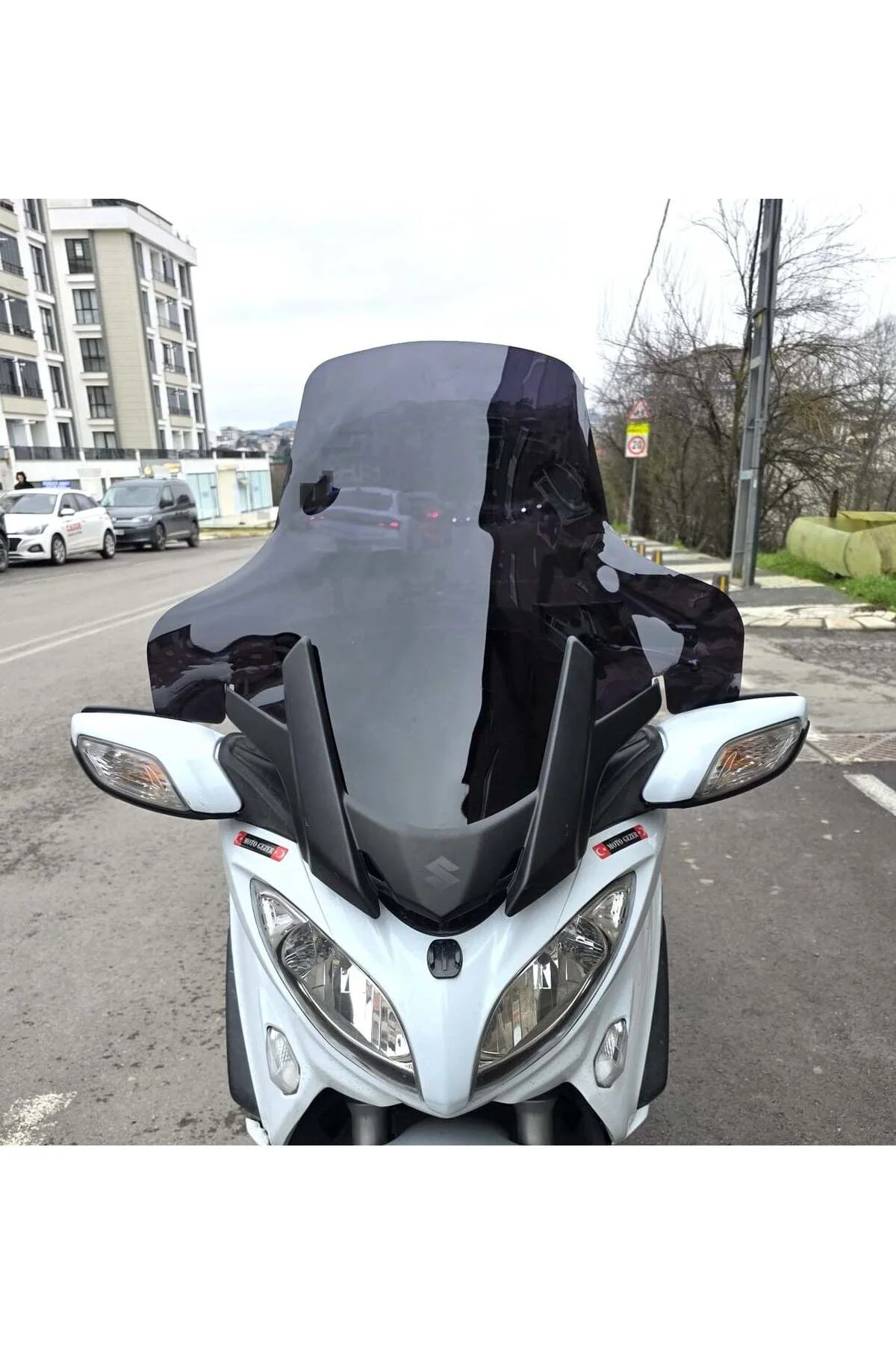 Suzuki Burgman 650 Ön Cam 2013-2018 Model 76cm Siyah Renkli 4mm Y