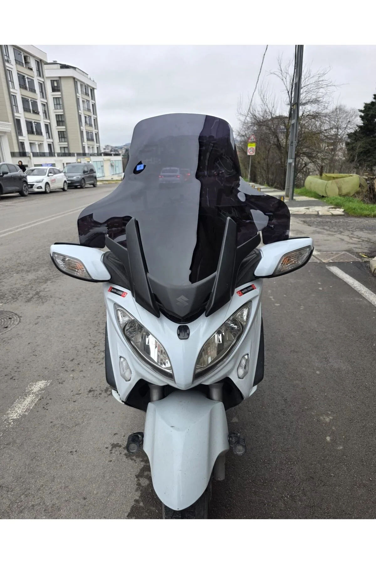 Suzuki Burgman 650 Ön Cam 2013-2018 Model 76cm Siyah Renkli 4mm Y