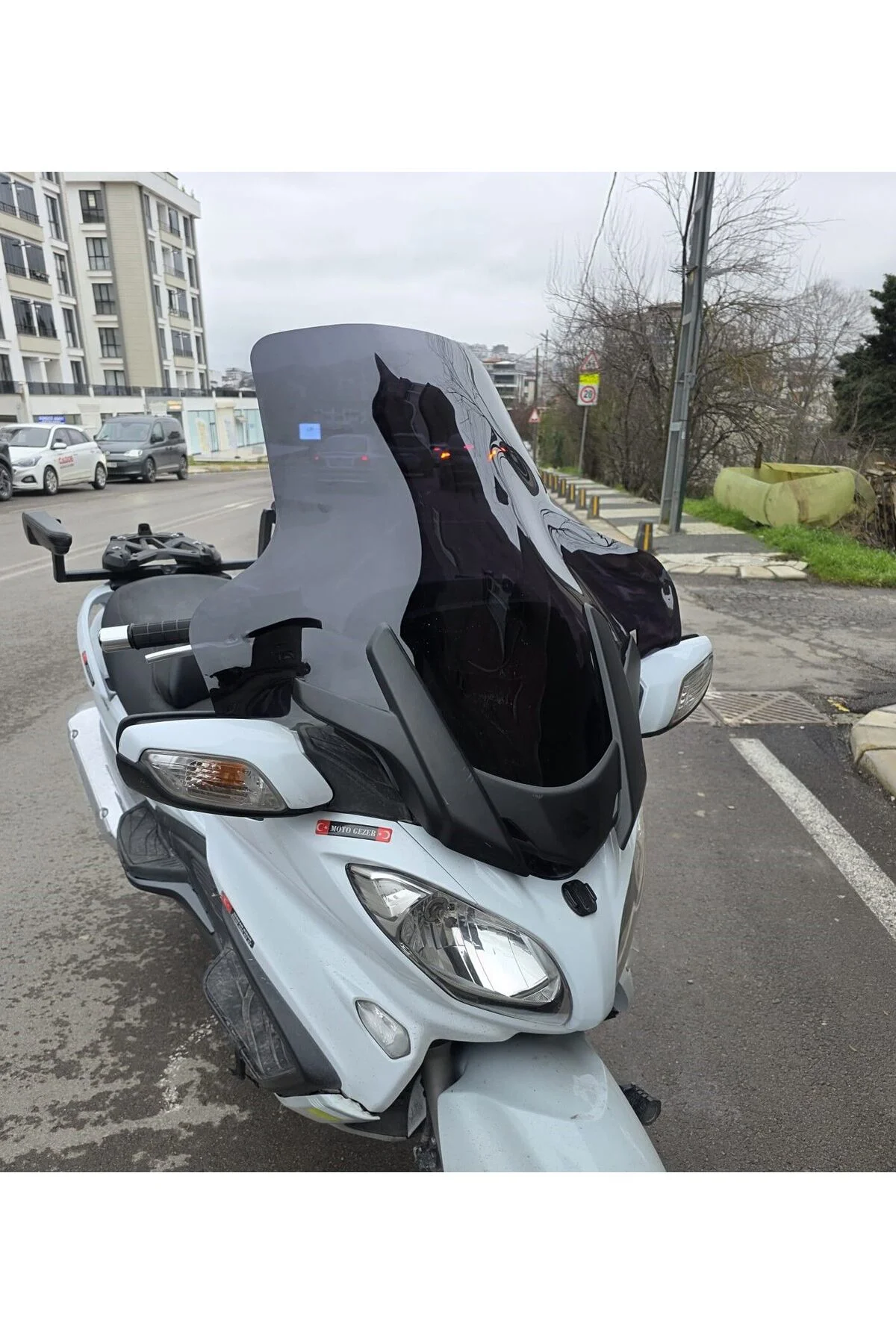 Suzuki Burgman 650 Ön Cam 2013-2018 Model 76cm Siyah Renkli 4mm Y