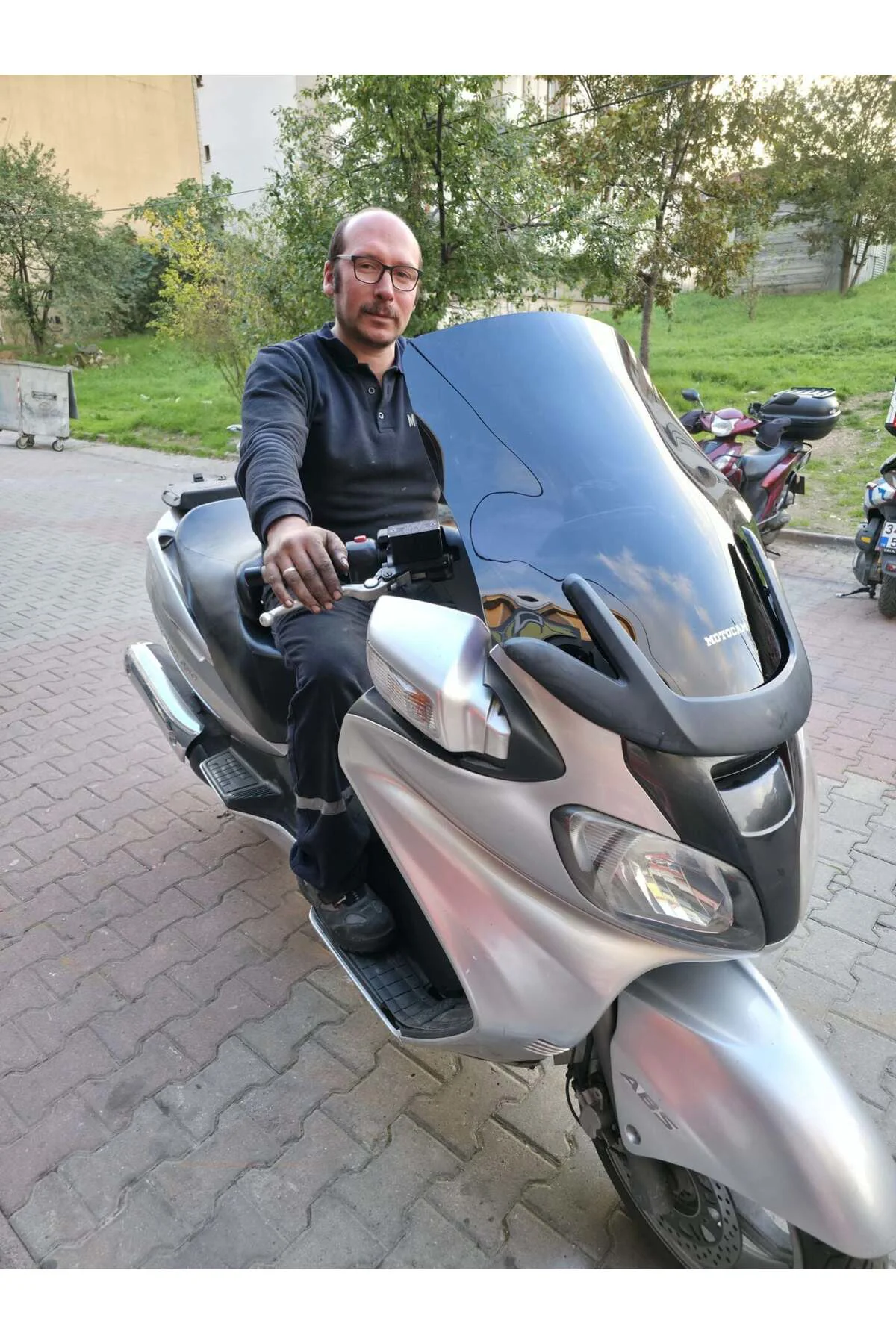 Suzuki Burgman 650 Ön Cam 2001-2004 Model 60cm Siyah Renkli 4mm