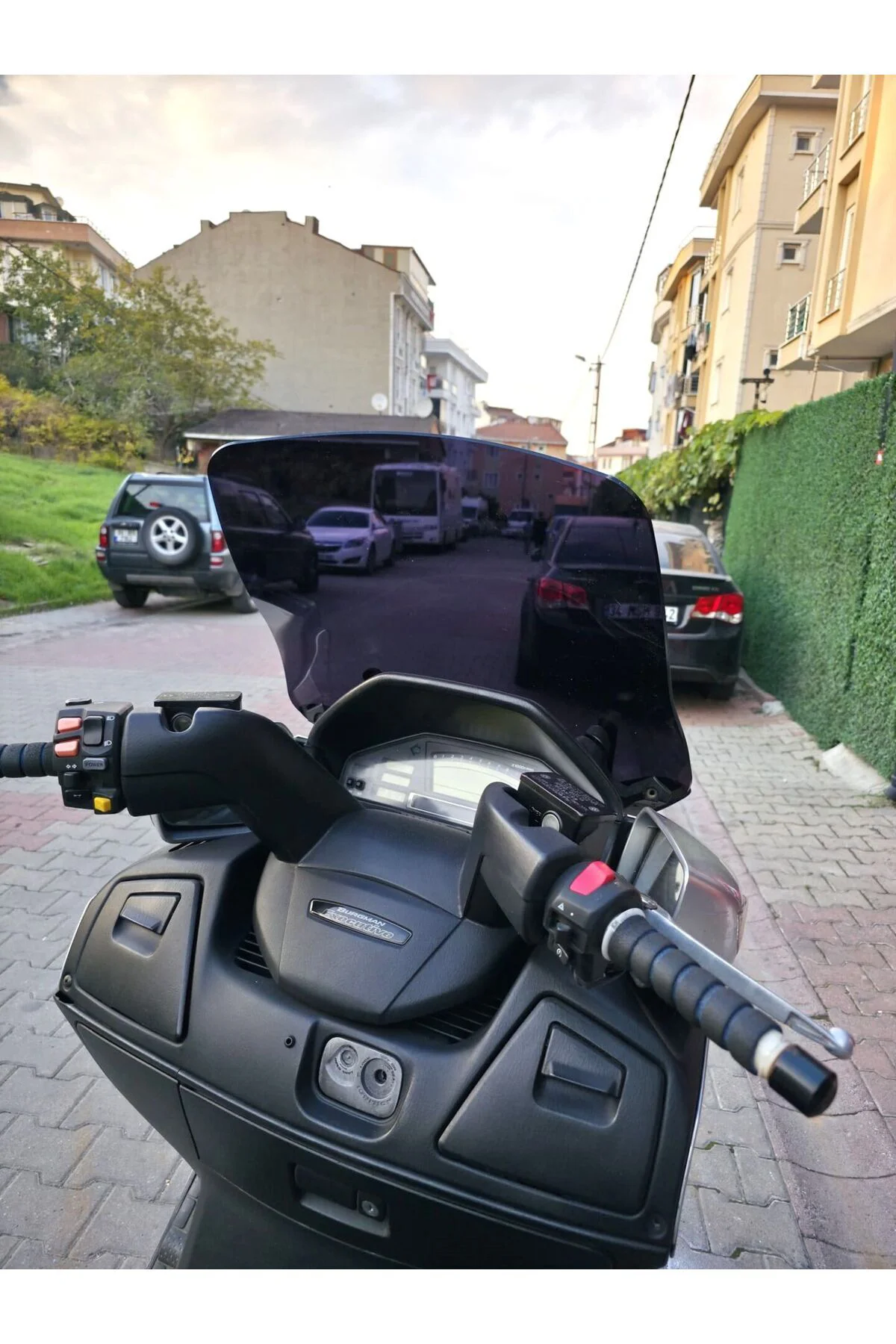 Suzuki Burgman 650 Ön Cam 2001-2004 Model 60cm Siyah Renkli 4mm