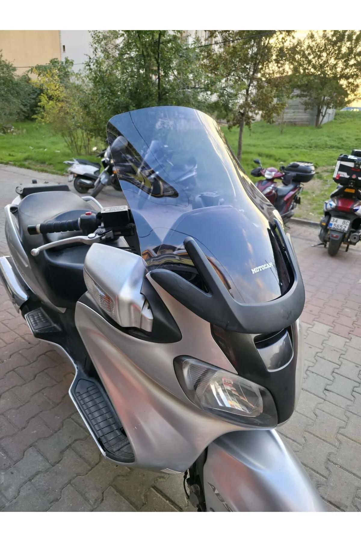 Suzuki Burgman 650 Ön Cam 2001-2004 Model 60cm Füme Renkli 4mm