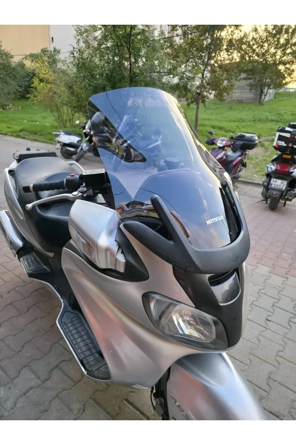 Suzuki Burgman 650 Ön Cam 2001-2004 Model 60cm Füme Renkli 4mm