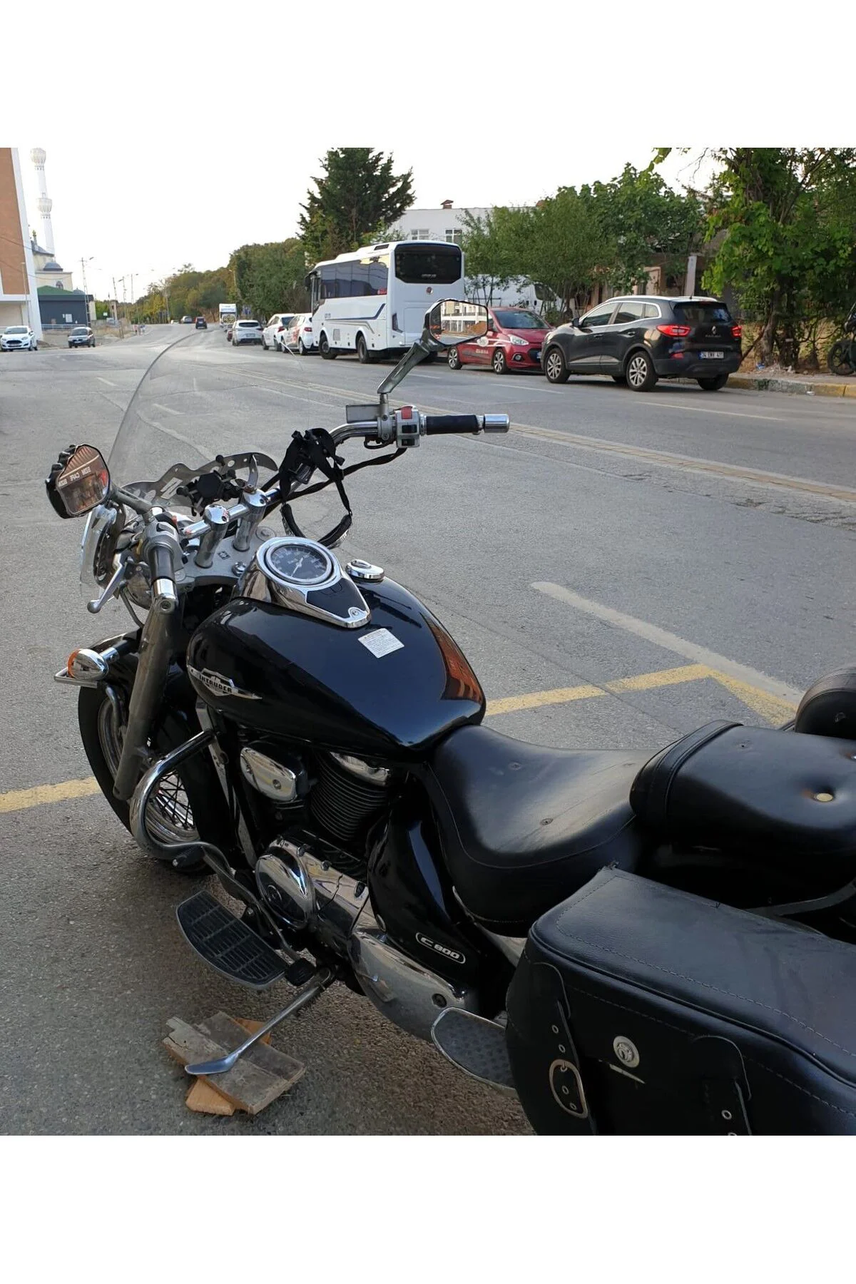 Suzuki C 800 Ön Cam 2004-2016 Model 61cm Şeffaf Renkli 4mm APARATSIZDIR Suzuki C 800 Ön Cam 2004-2016 Model 61cm Şeffaf Renkli 4mm APARATSIZDIR
