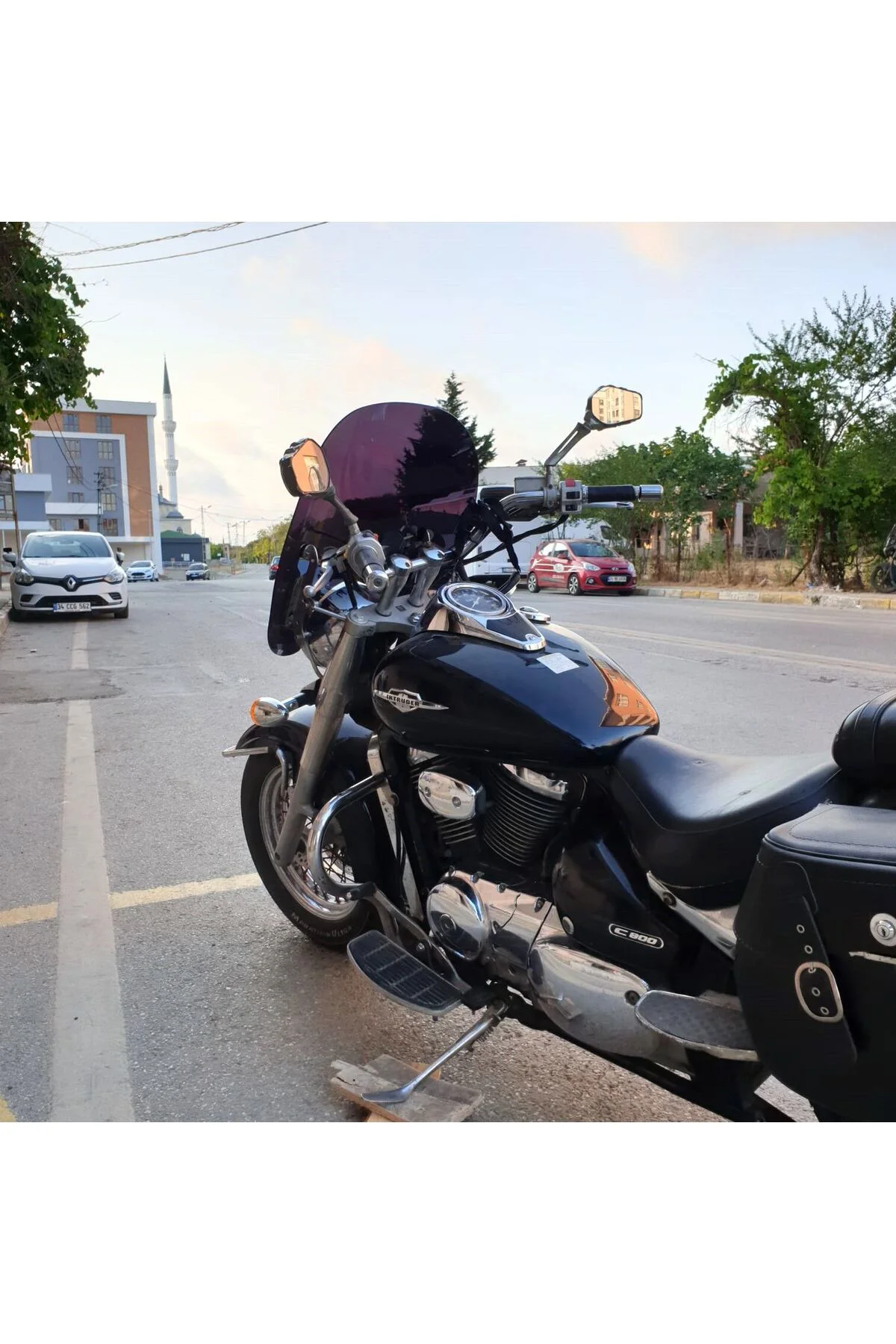 Suzuki C 800 Ön Cam 2004-2016 Model 61cm Siyah Renkli 4mm APARATS