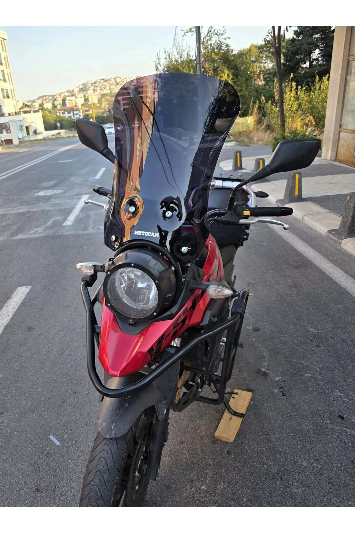 Suzuki V-Strom DL 250 Ön Cam 2017-2020 Model 51cm Siyah Renkli 4m