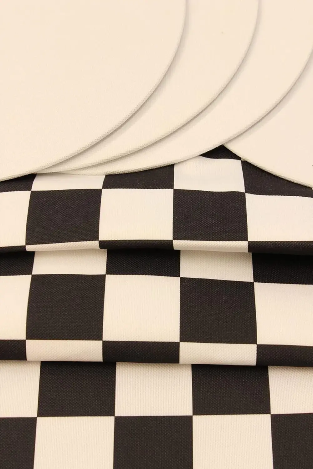 svngsphereshop Beyaz Büyük Kare Desenli Dijital Baskılı Runner Am