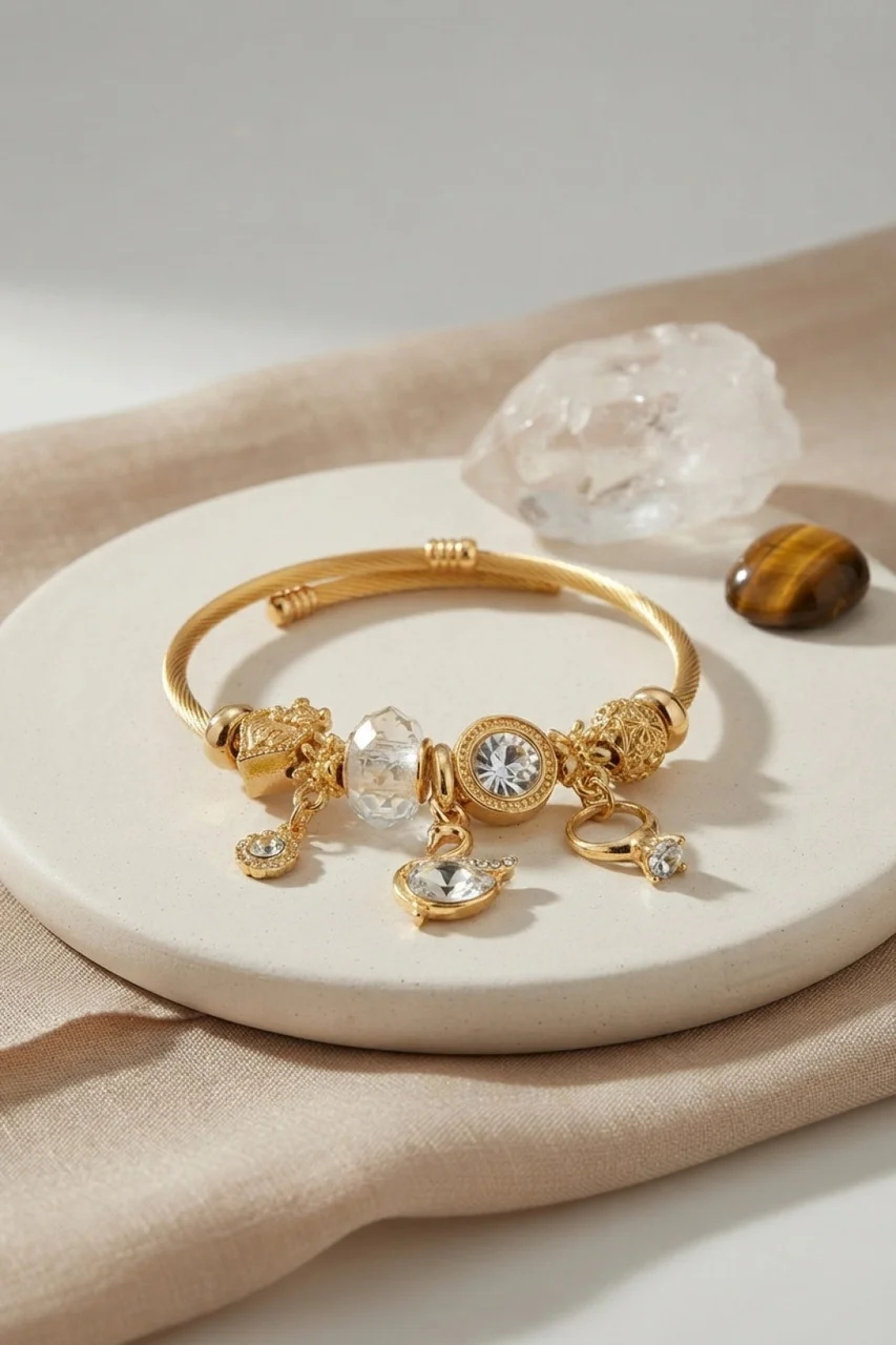 Swan Model Gold Renk Beyaz Charmlı Bileklik - Lisinya Diğer