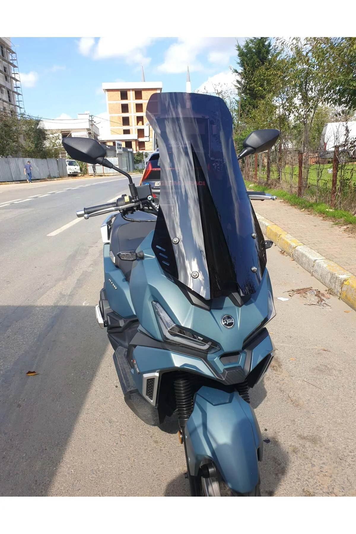 SYM Adx 125 Ön Cam 2023-2026 Model 62cm Siyah Renkli 4mm UZUN
