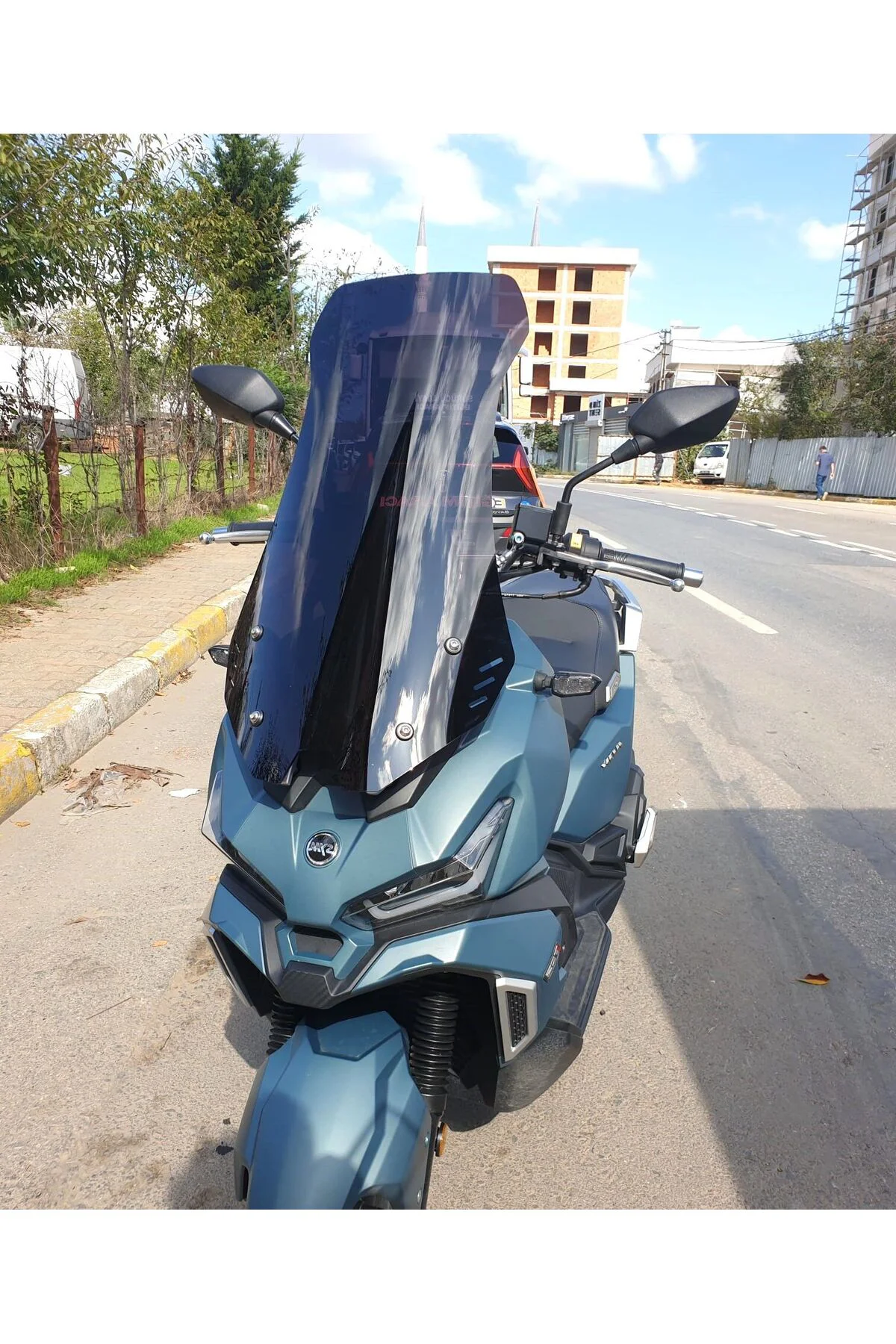 SYM Adx 125 Ön Cam 2023-2026 Model 62cm Siyah Renkli 4mm UZUN