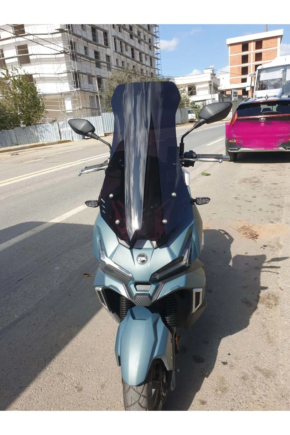 SYM Adx 125 Ön Cam 2023-2026 Model 62cm Siyah Renkli 4mm UZUN