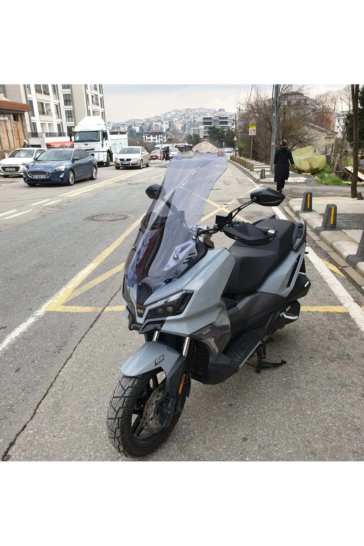 SYM ADX 250 Ön Cam 2024-2026 Model 65cm Füme Renkli 4mm ORTA BOYL