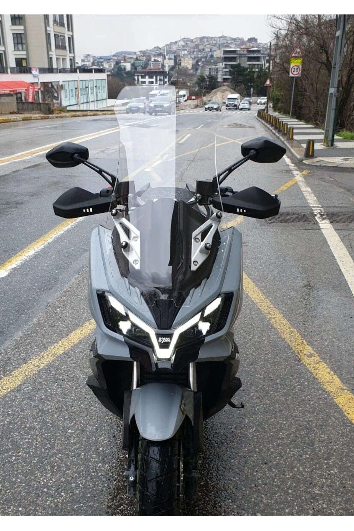 SYM ADX 250 Ön Cam 2024-2026 Model 65cm Şeffaf Renkli 4mm ORTA BO