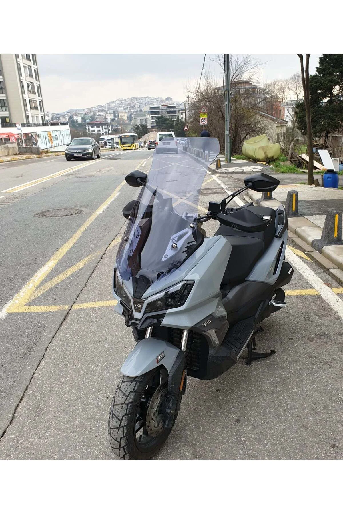 SYM ADX 300 Ön Cam 2024-2026 Model 75cm Füme Renkli 4mm UZUN