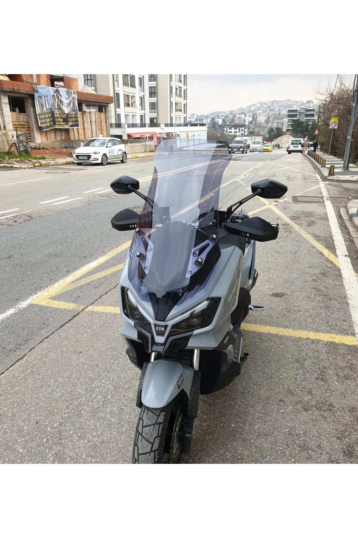 SYM ADX 300 Ön Cam 2024-2026 Model 75cm Füme Renkli 4mm UZUN