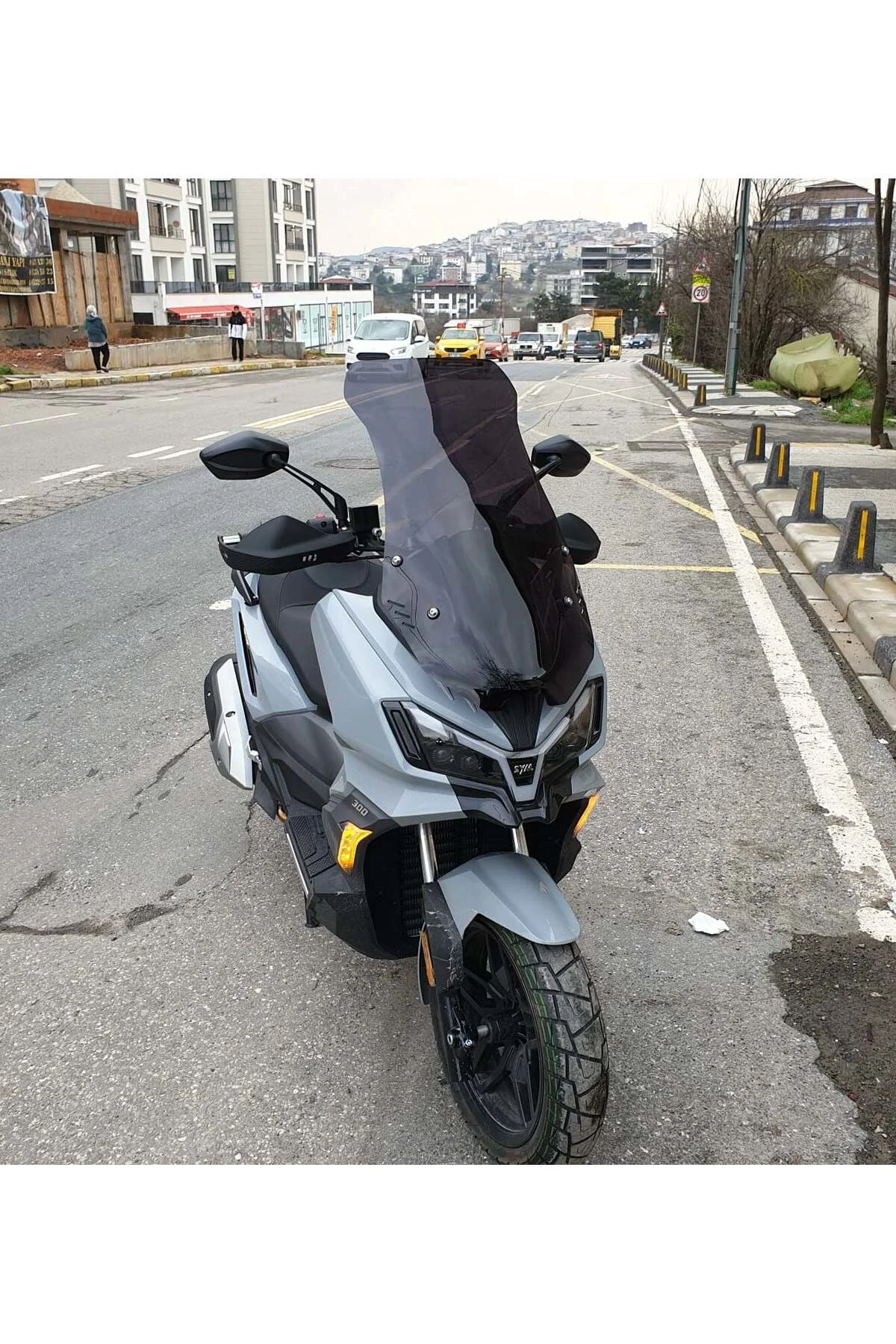 SYM ADX 300 Ön Cam 2024-2026 Model 75cm Siyah Renkli 4mm UZUN